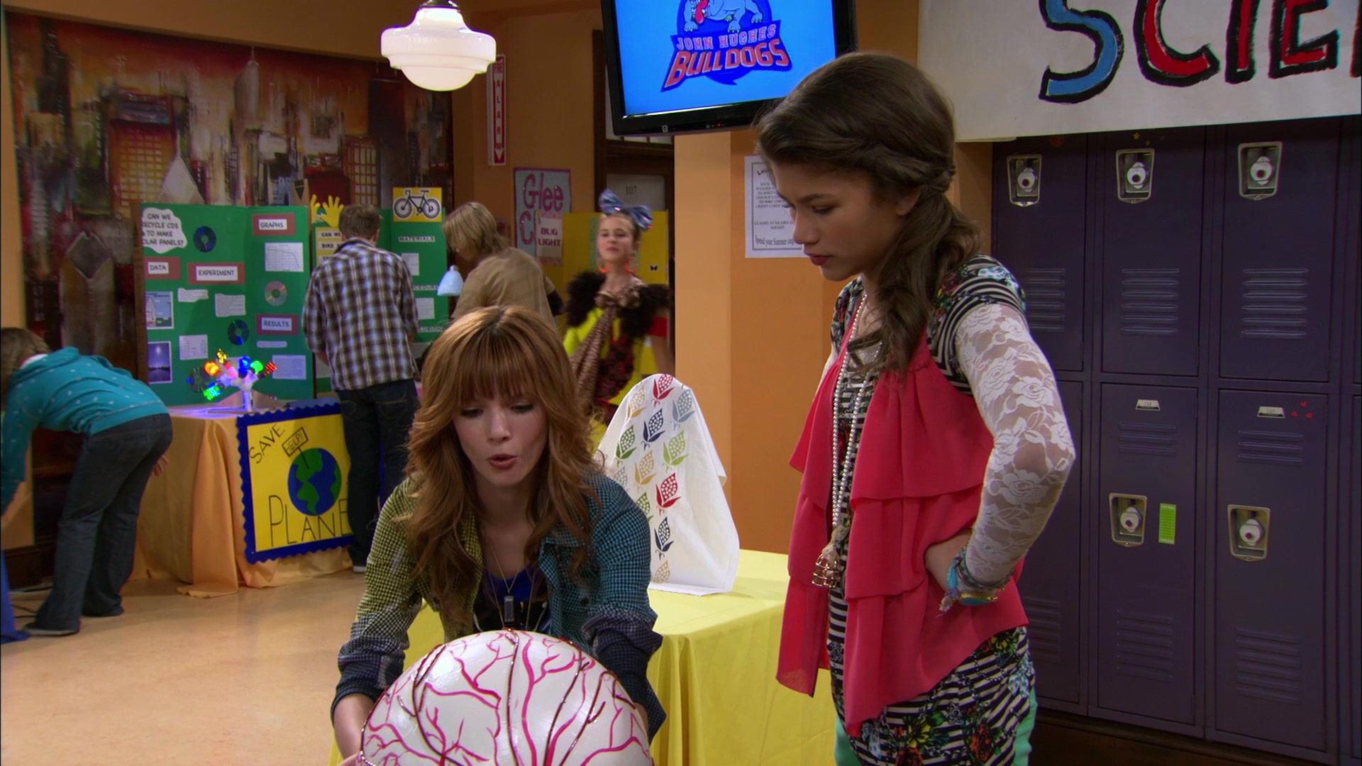 Shake_It_Up_S01E12_1080p_BTD_000649.jpg Shake_It_Up_S01E12_1080p_BTD_000649.jpg