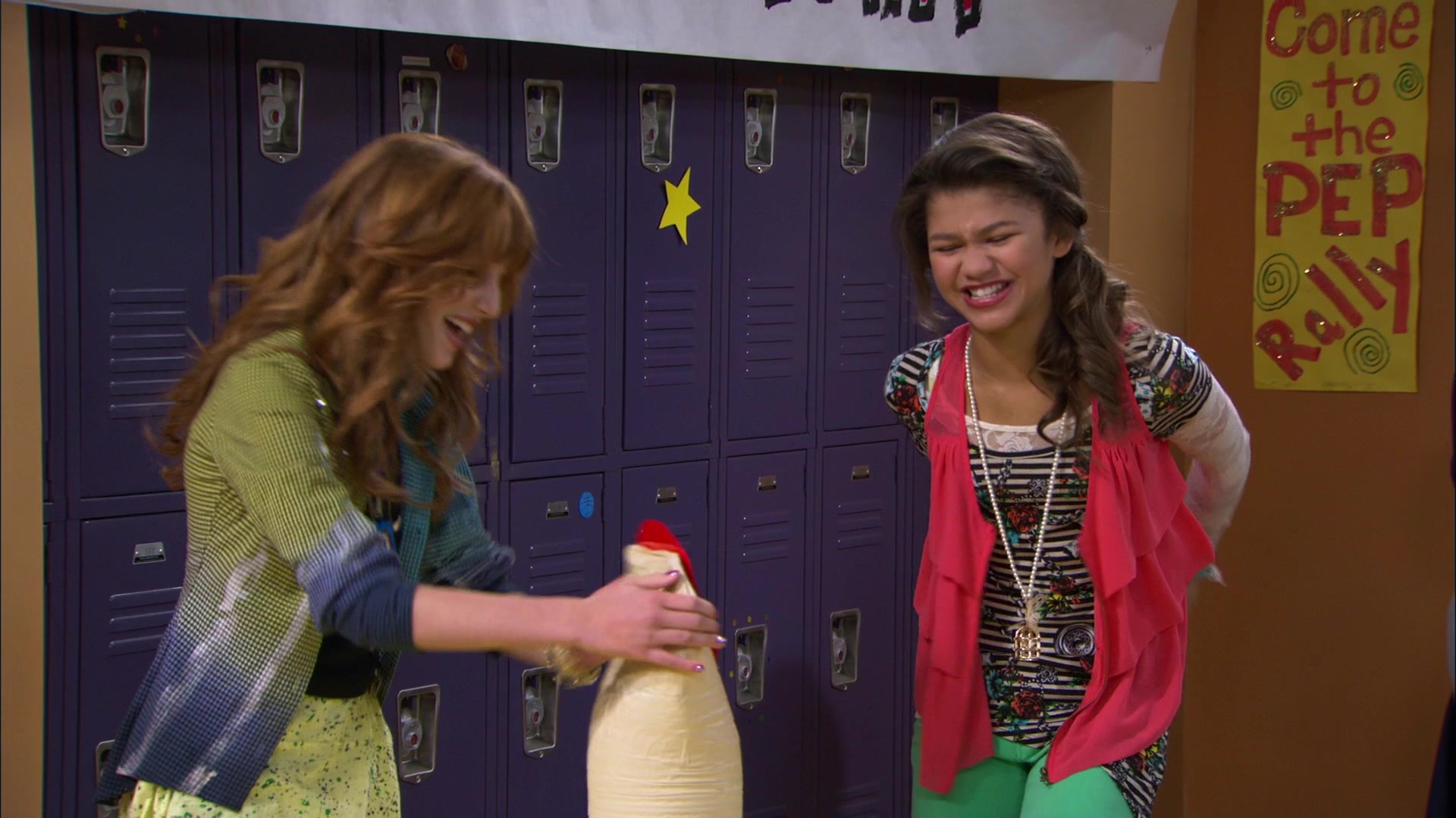 Shake_It_Up_S01E12_1080p_BTD_000780.jpg Shake_It_Up_S01E12_1080p_BTD_000780.jpg