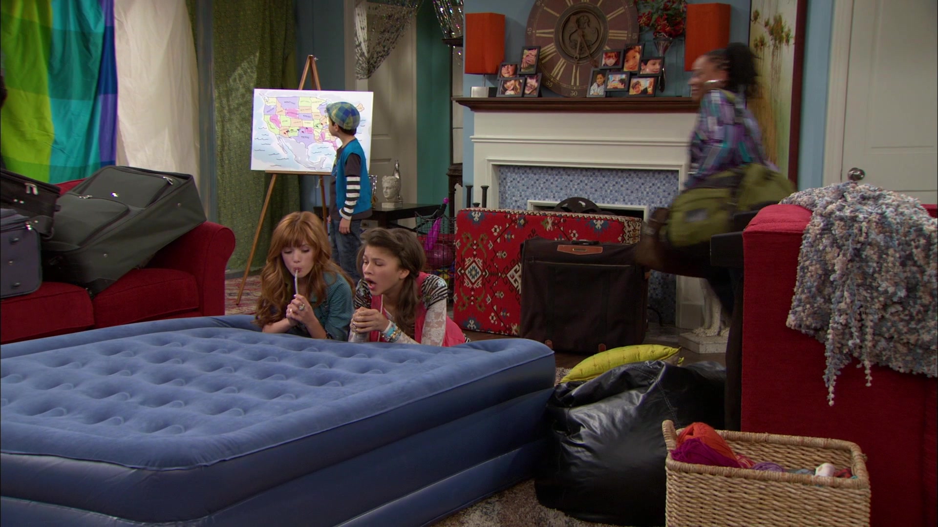 Shake_It_Up_S01E12_1080p_BTD_001041.jpg Shake_It_Up_S01E12_1080p_BTD_001041.jpg
