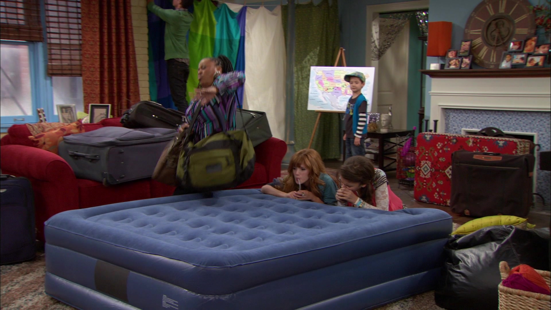 Shake_It_Up_S01E12_1080p_BTD_001046.jpg Shake_It_Up_S01E12_1080p_BTD_001046.jpg