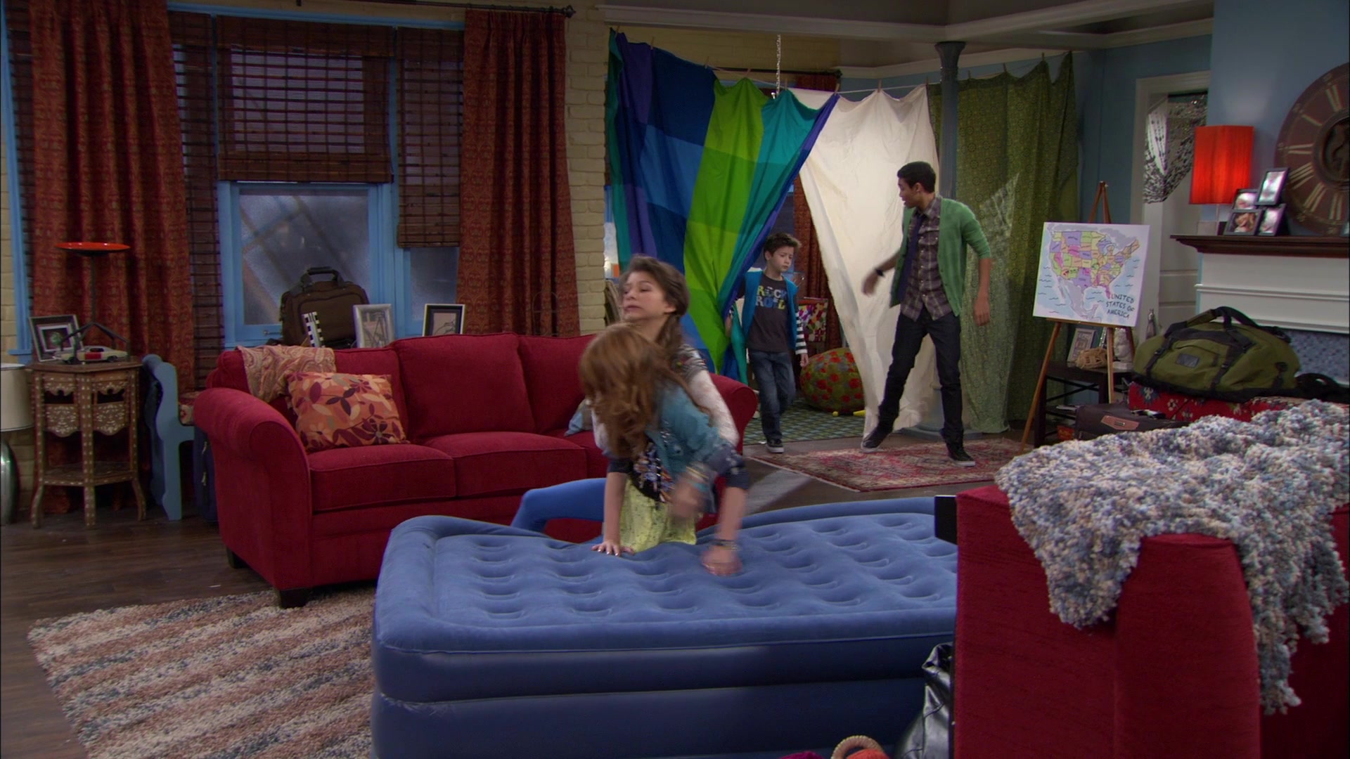 Shake_It_Up_S01E12_1080p_BTD_001927.jpg Shake_It_Up_S01E12_1080p_BTD_001927.jpg