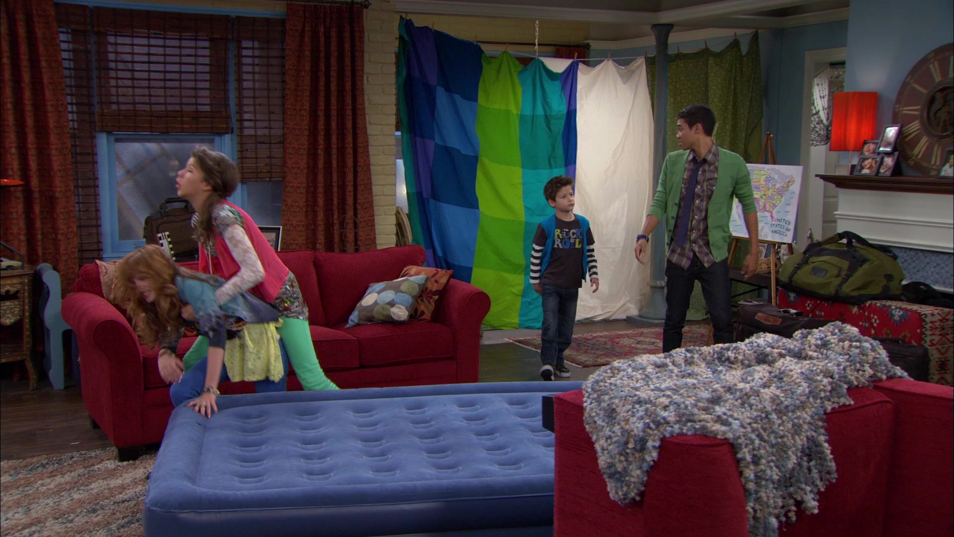 Shake_It_Up_S01E12_1080p_BTD_001932.jpg Shake_It_Up_S01E12_1080p_BTD_001932.jpg