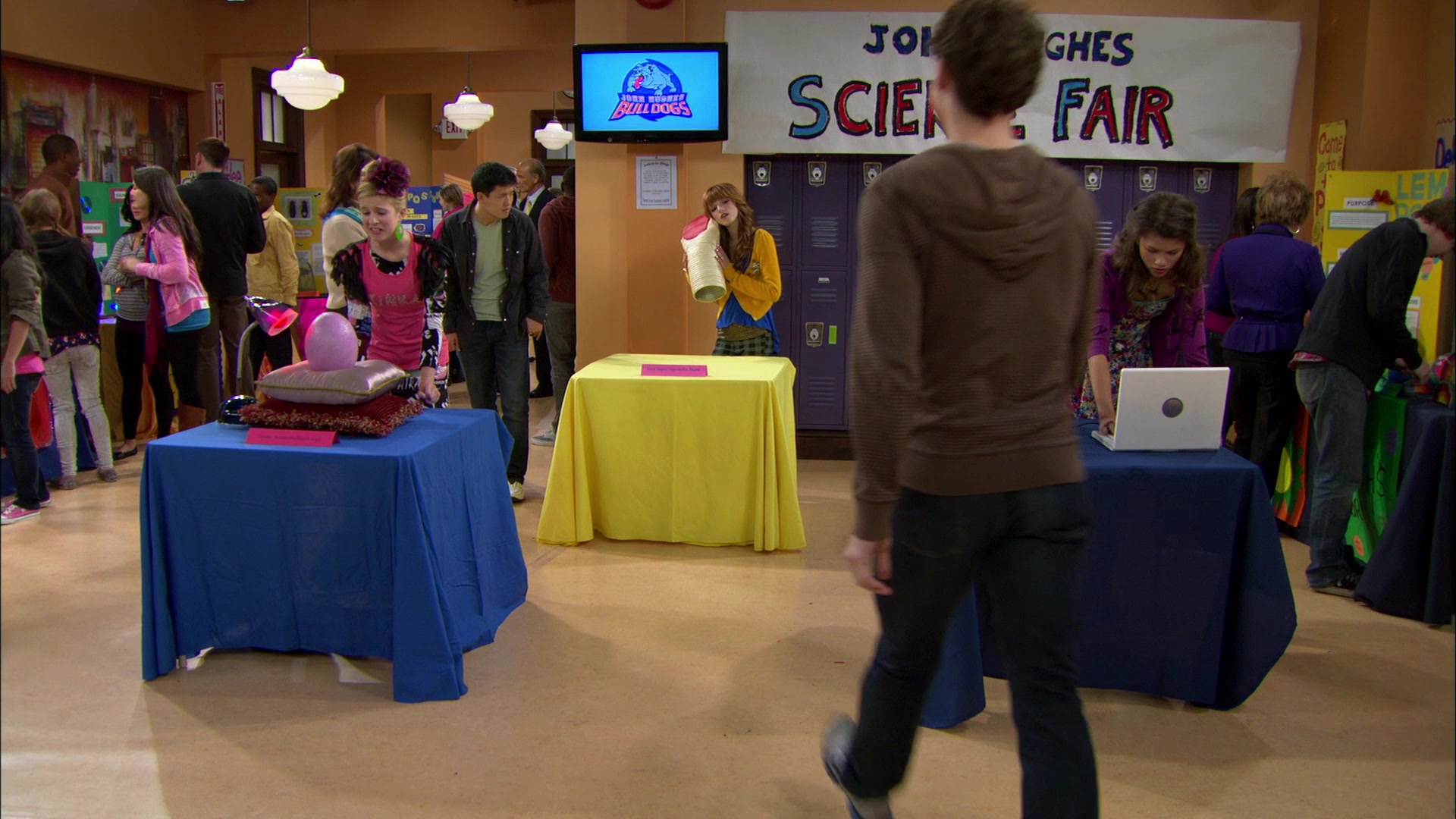 Shake_It_Up_S01E12_1080p_BTD_001982.jpg Shake_It_Up_S01E12_1080p_BTD_001982.jpg