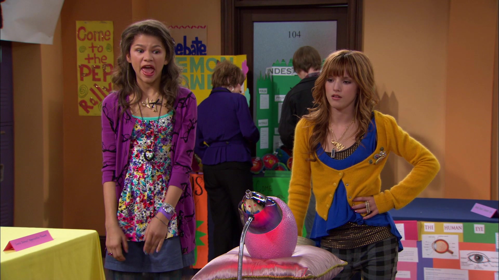 Shake_It_Up_S01E12_1080p_BTD_002277.jpg