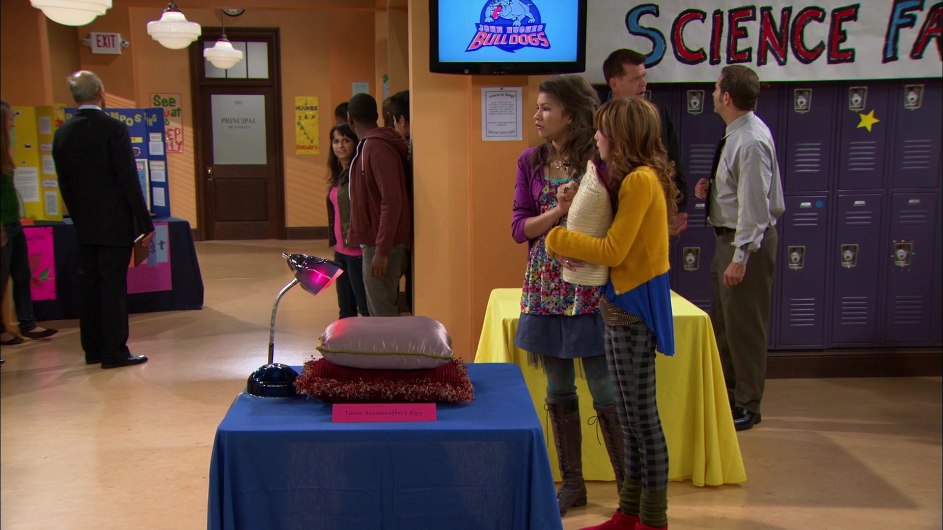 Shake_It_Up_S01E12_1080p_BTD_002395.jpg