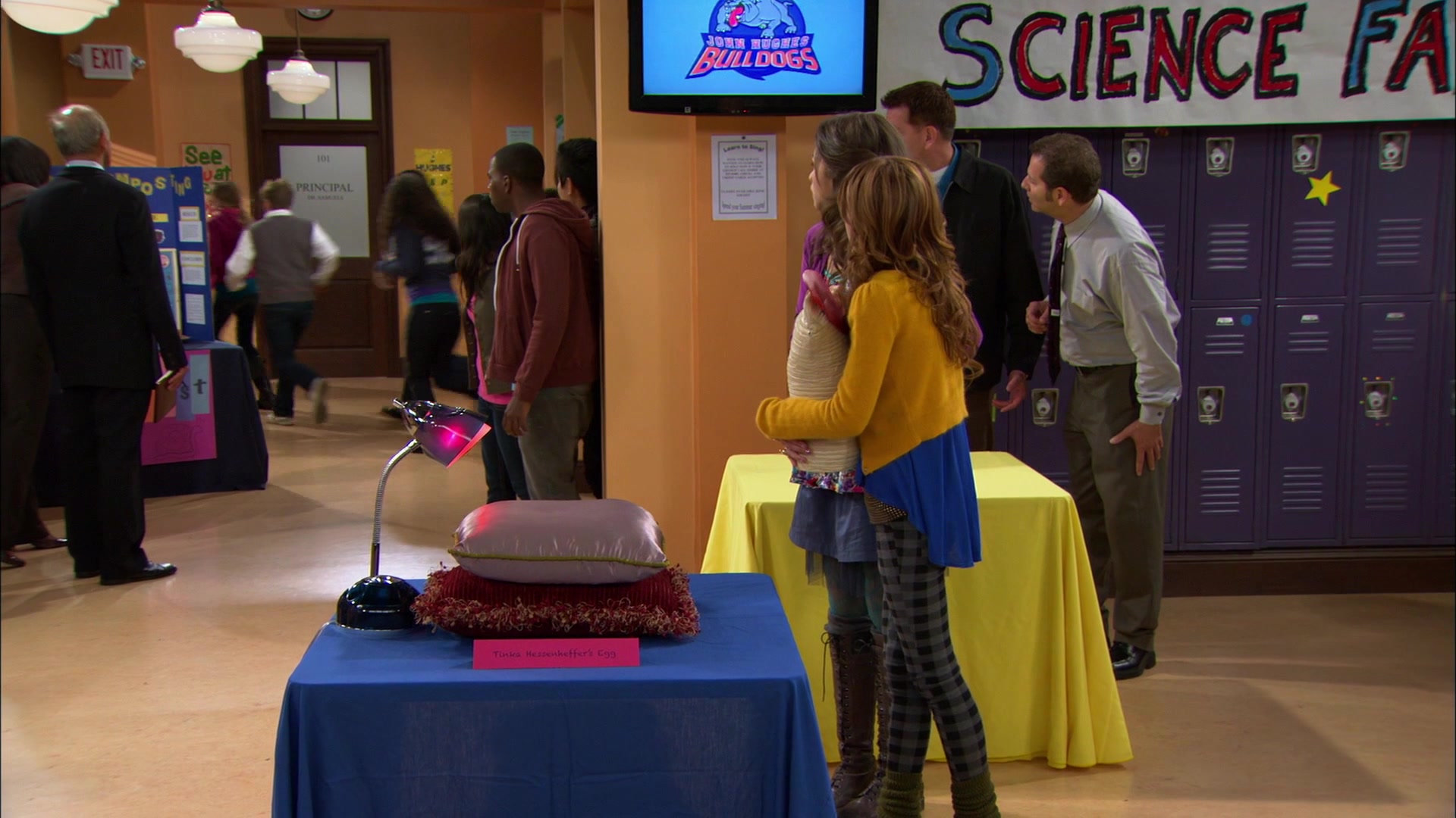 Shake_It_Up_S01E12_1080p_BTD_002400.jpg