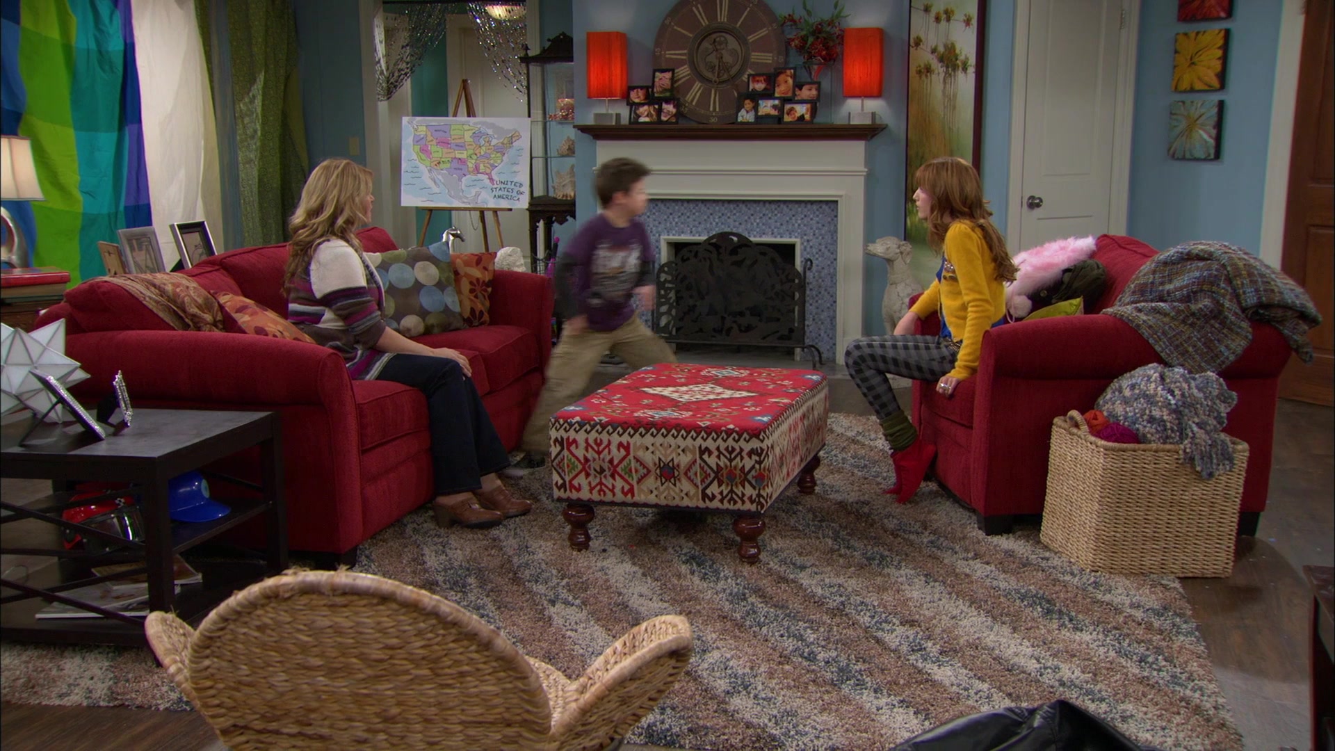 Shake_It_Up_S01E12_1080p_BTD_002516.jpg