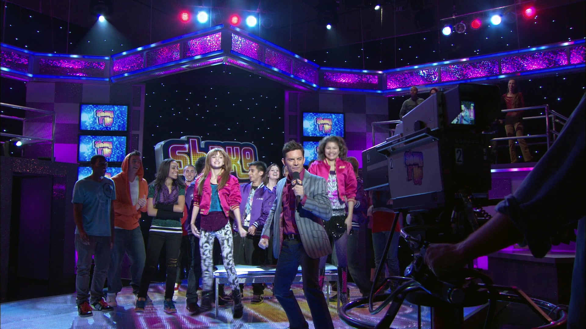 Shake_It_Up_S01E13_1080p_BTD_000132.jpg Shake_It_Up_S01E13_1080p_BTD_000132.jpg