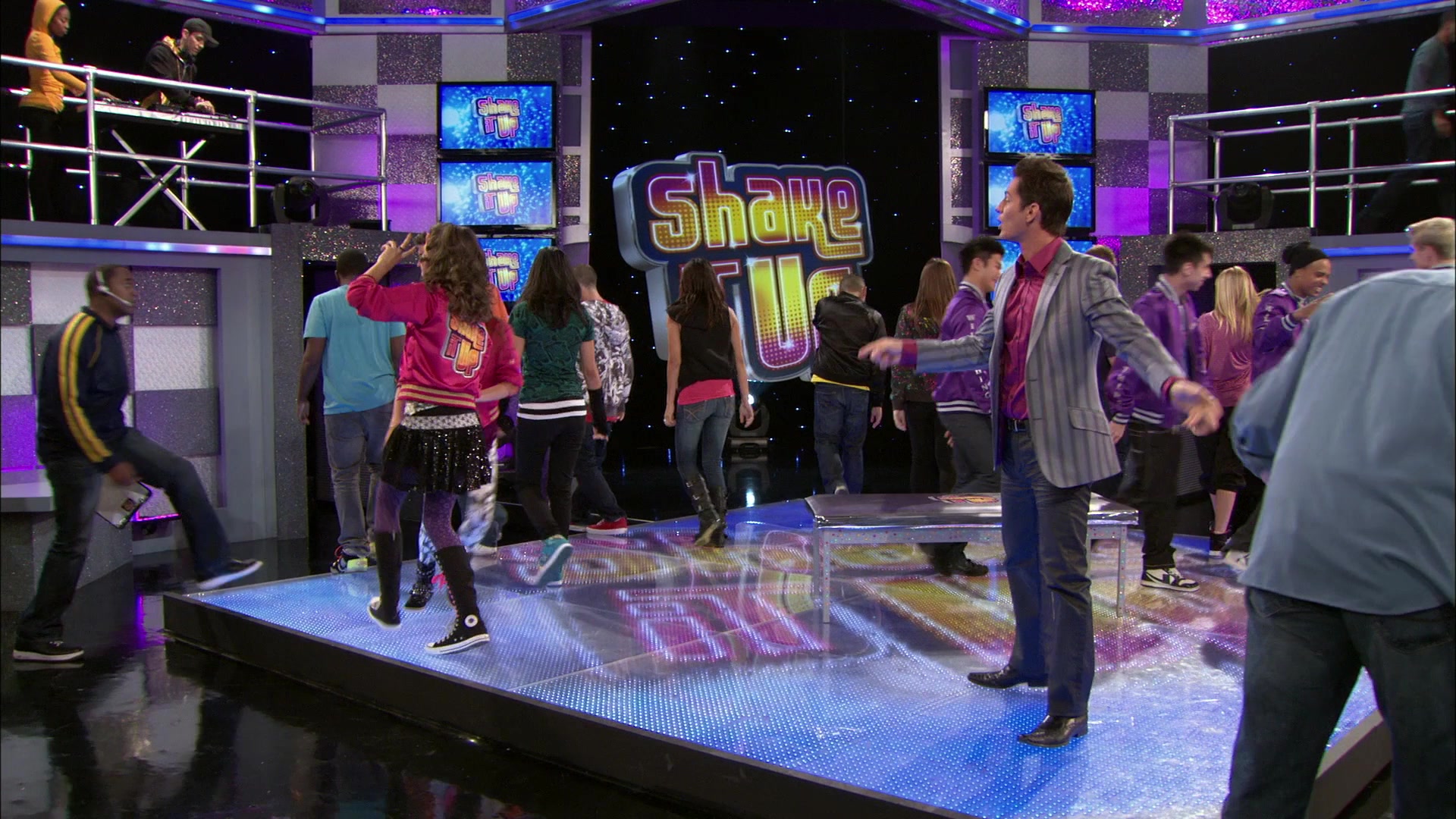 Shake_It_Up_S01E13_1080p_BTD_000162.jpg