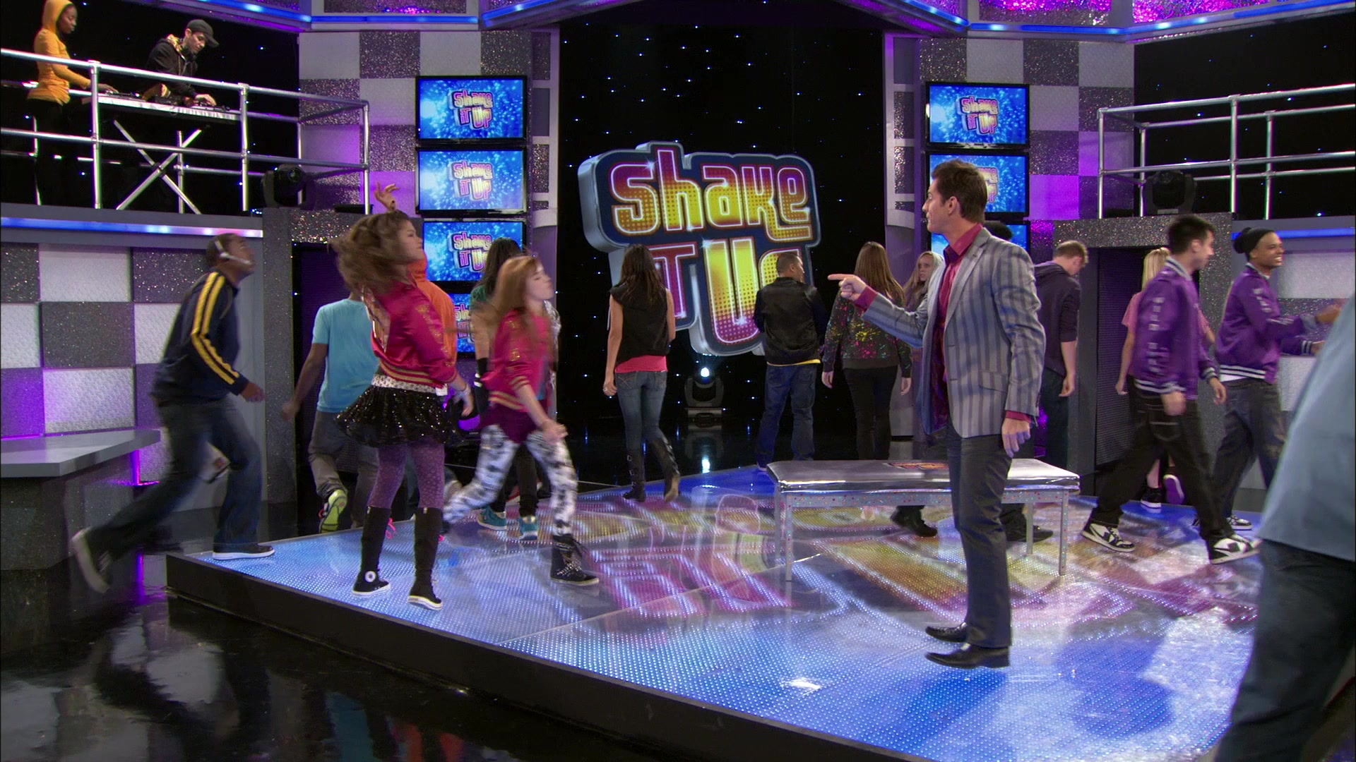 Shake_It_Up_S01E13_1080p_BTD_000163.jpg Shake_It_Up_S01E13_1080p_BTD_000163.jpg