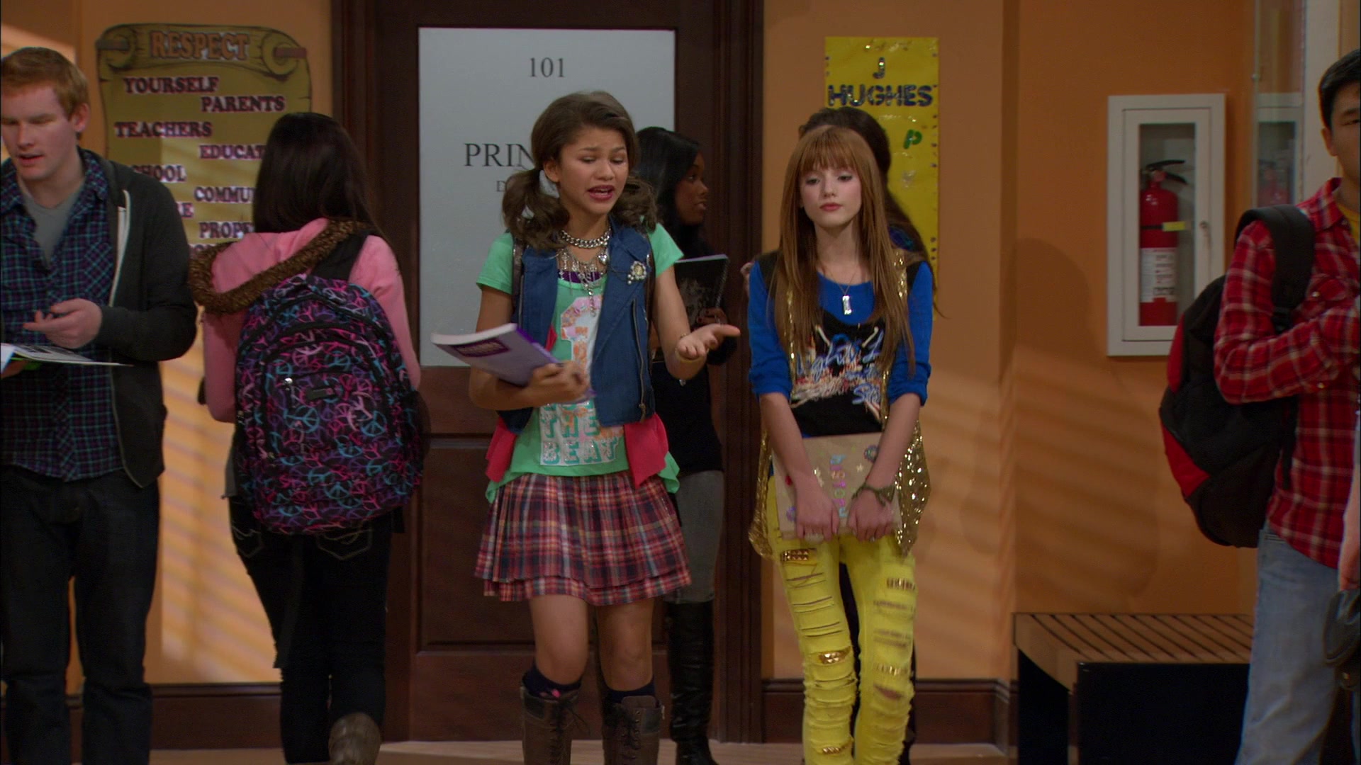 Shake_It_Up_S01E13_1080p_BTD_000494.jpg