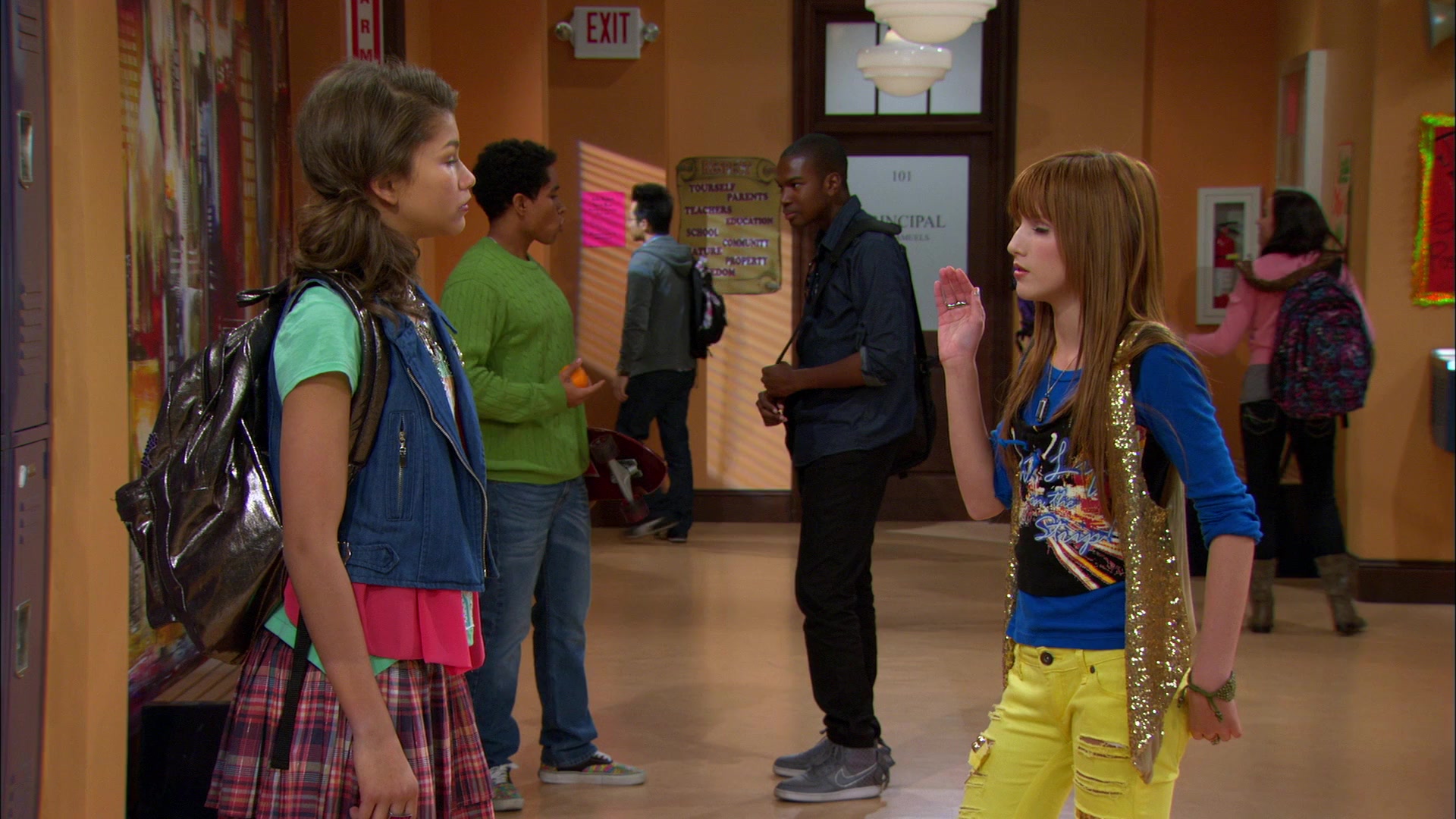 Shake_It_Up_S01E13_1080p_BTD_000608.jpg