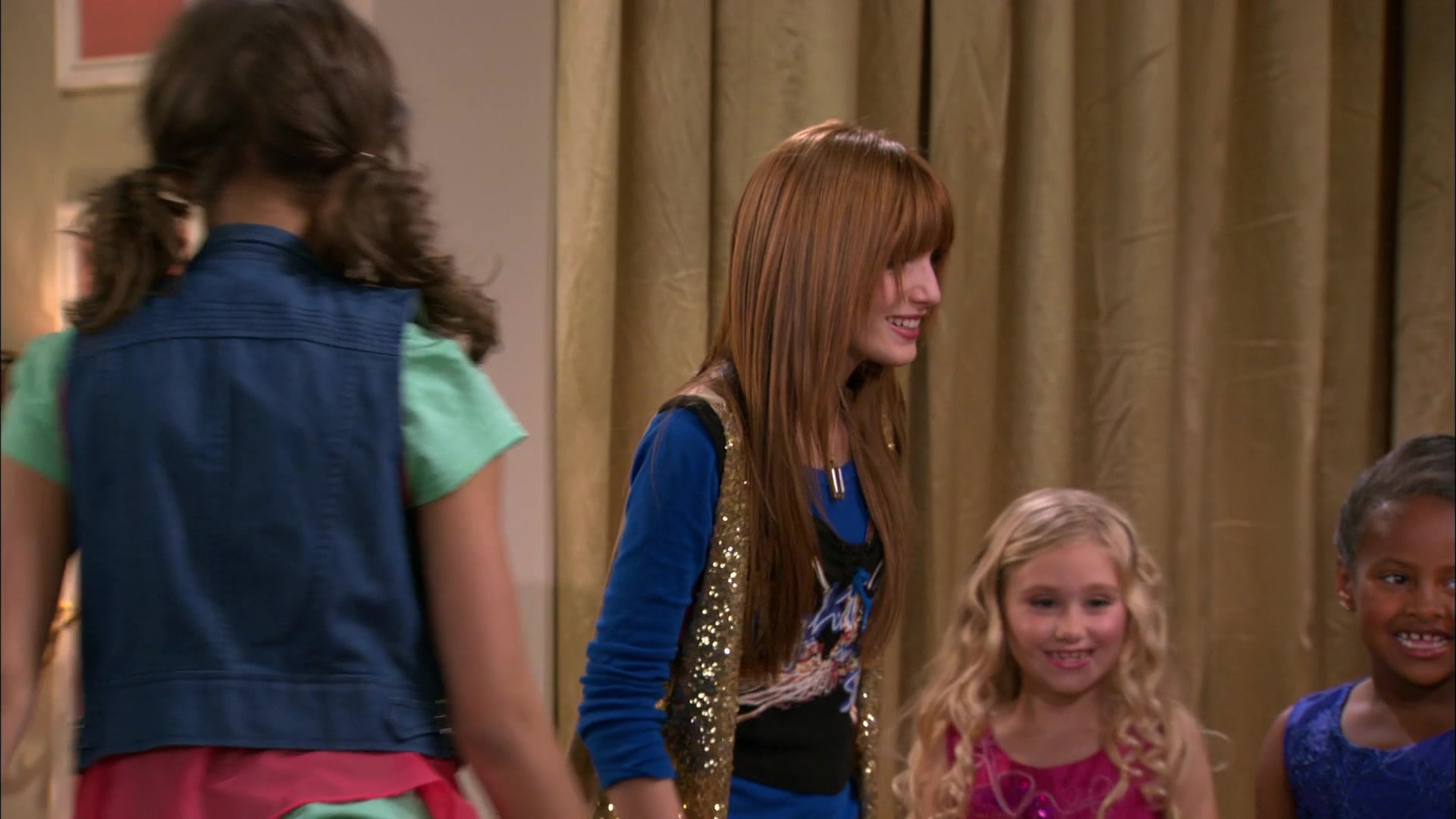 Shake_It_Up_S01E13_1080p_BTD_000930.jpg