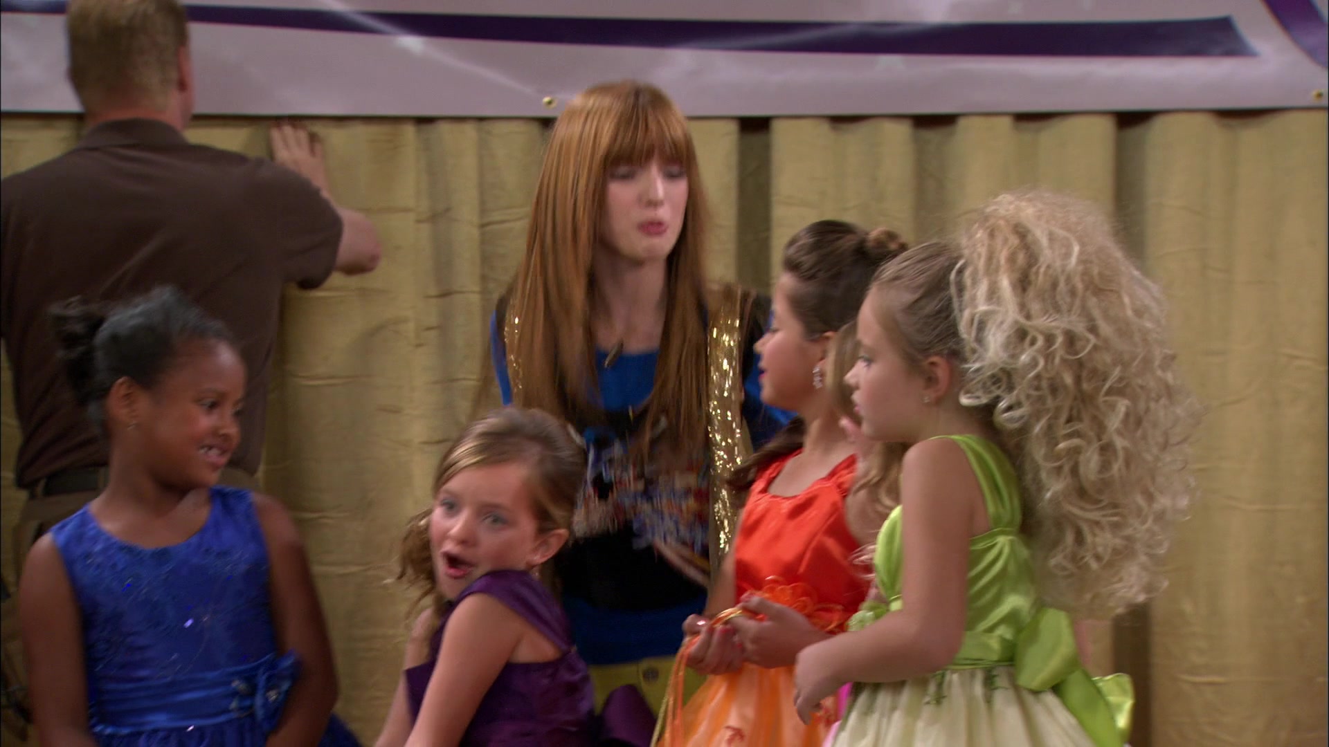 Shake_It_Up_S01E13_1080p_BTD_000961.jpg