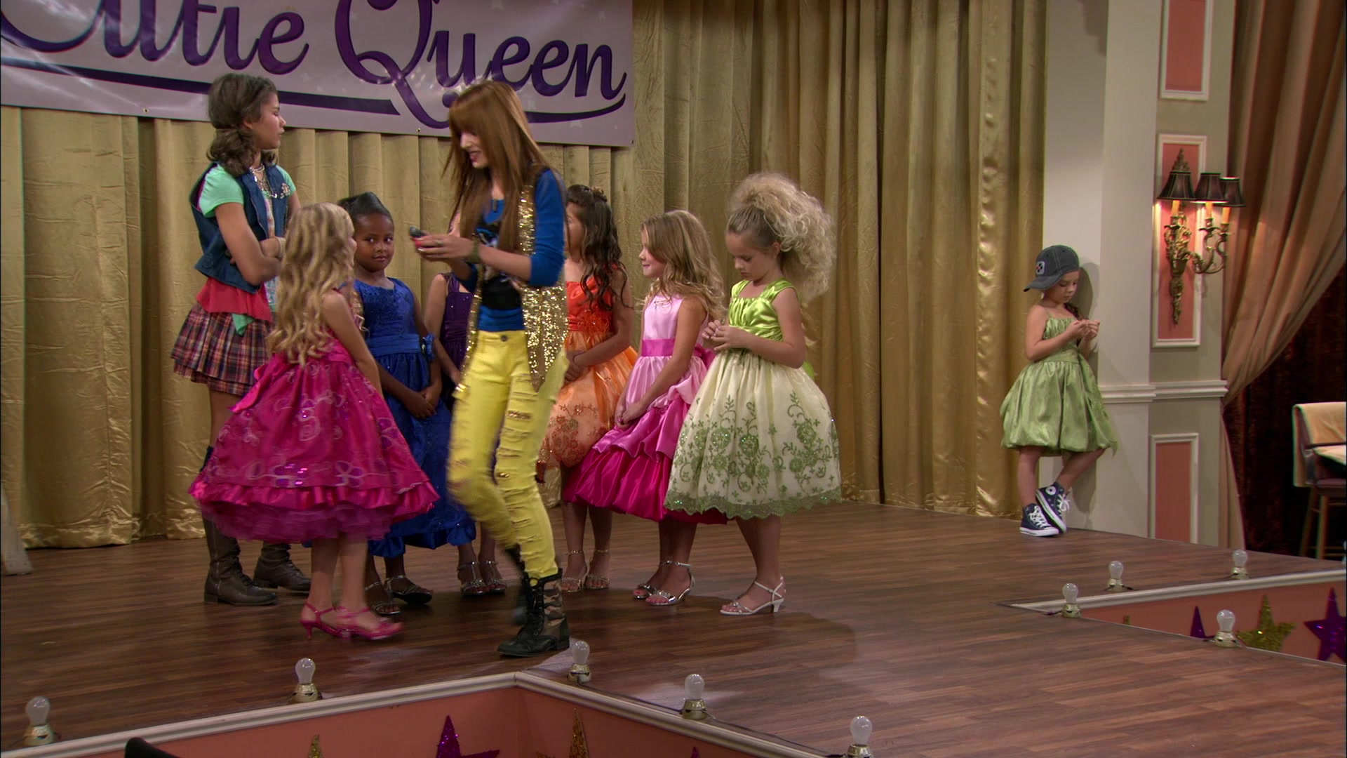 Shake_It_Up_S01E13_1080p_BTD_001030.jpg Shake_It_Up_S01E13_1080p_BTD_001030.jpg