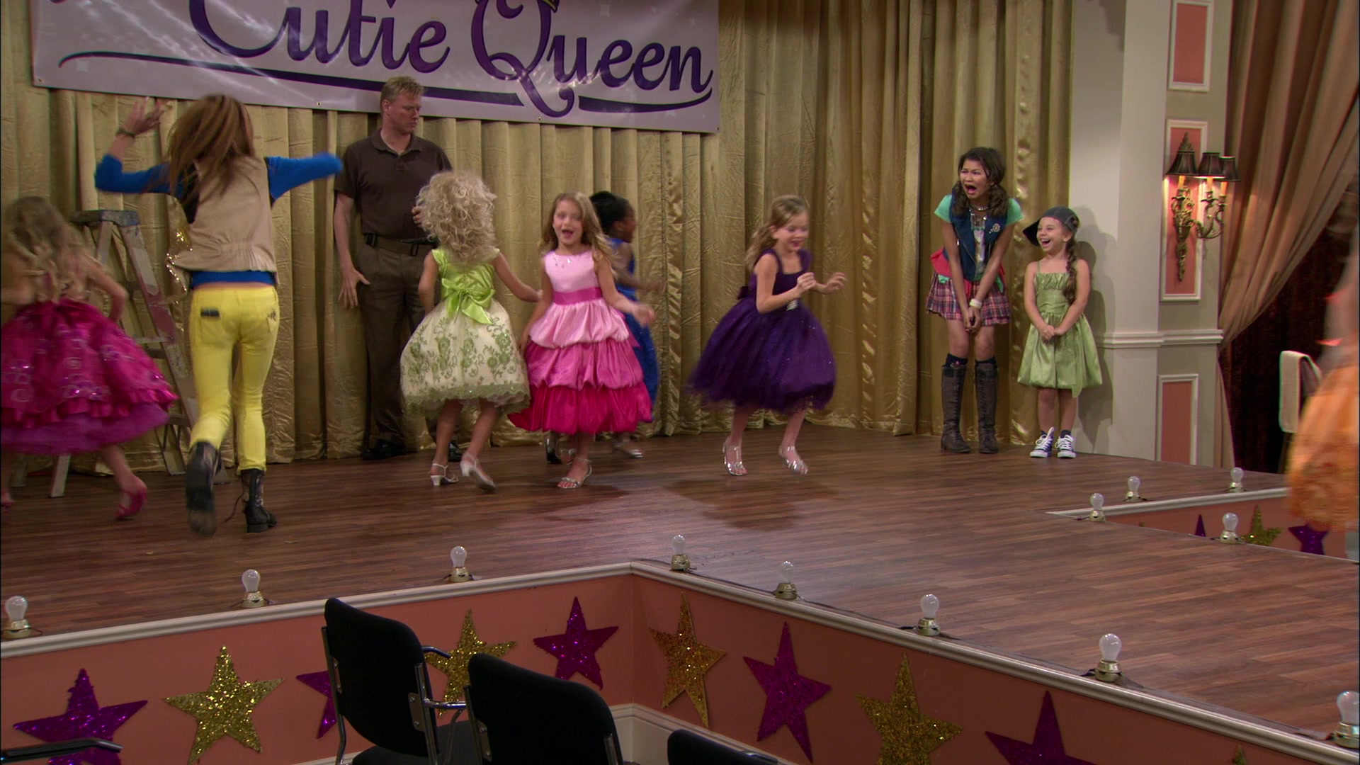 Shake_It_Up_S01E13_1080p_BTD_001123.jpg Shake_It_Up_S01E13_1080p_BTD_001123.jpg