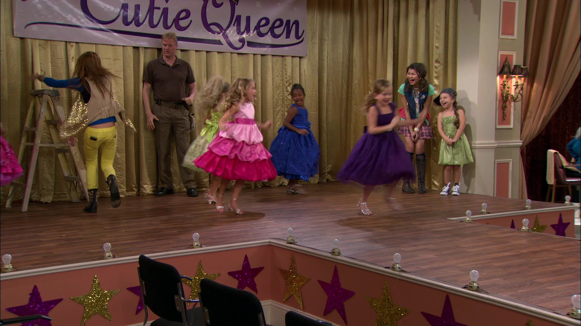Shake_It_Up_S01E13_1080p_BTD_001124.jpg Shake_It_Up_S01E13_1080p_BTD_001124.jpg