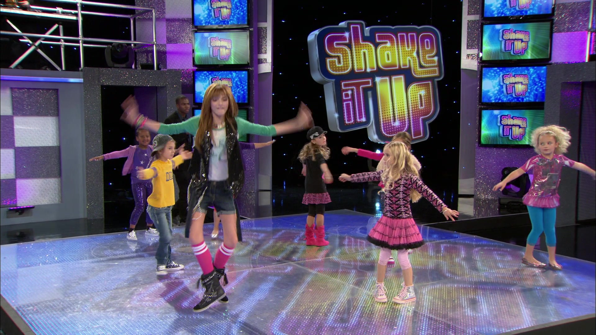 Shake_It_Up_S01E13_1080p_BTD_001150.jpg