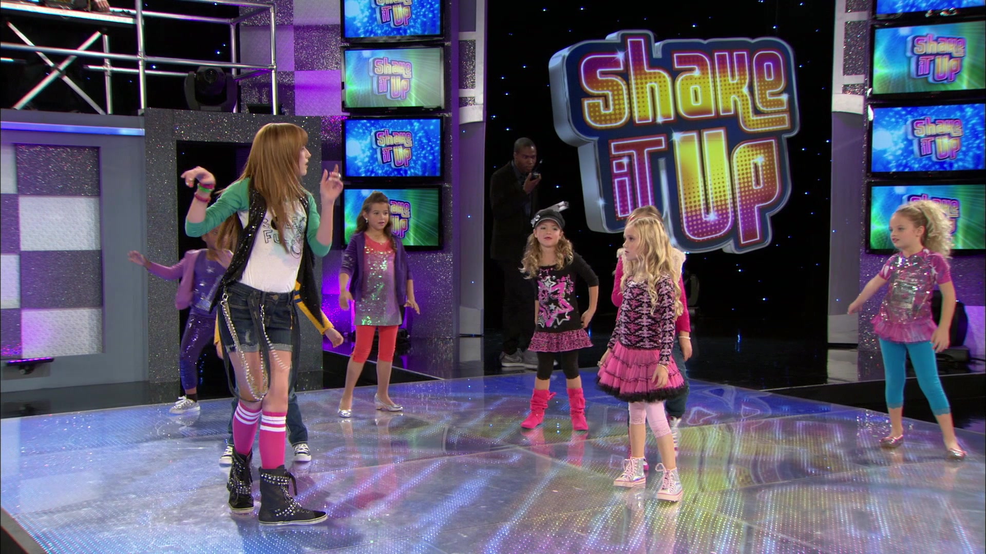 Shake_It_Up_S01E13_1080p_BTD_001165.jpg