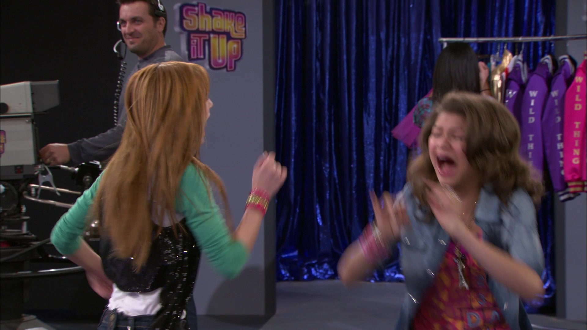 Shake_It_Up_S01E13_1080p_BTD_001355.jpg Shake_It_Up_S01E13_1080p_BTD_001355.jpg