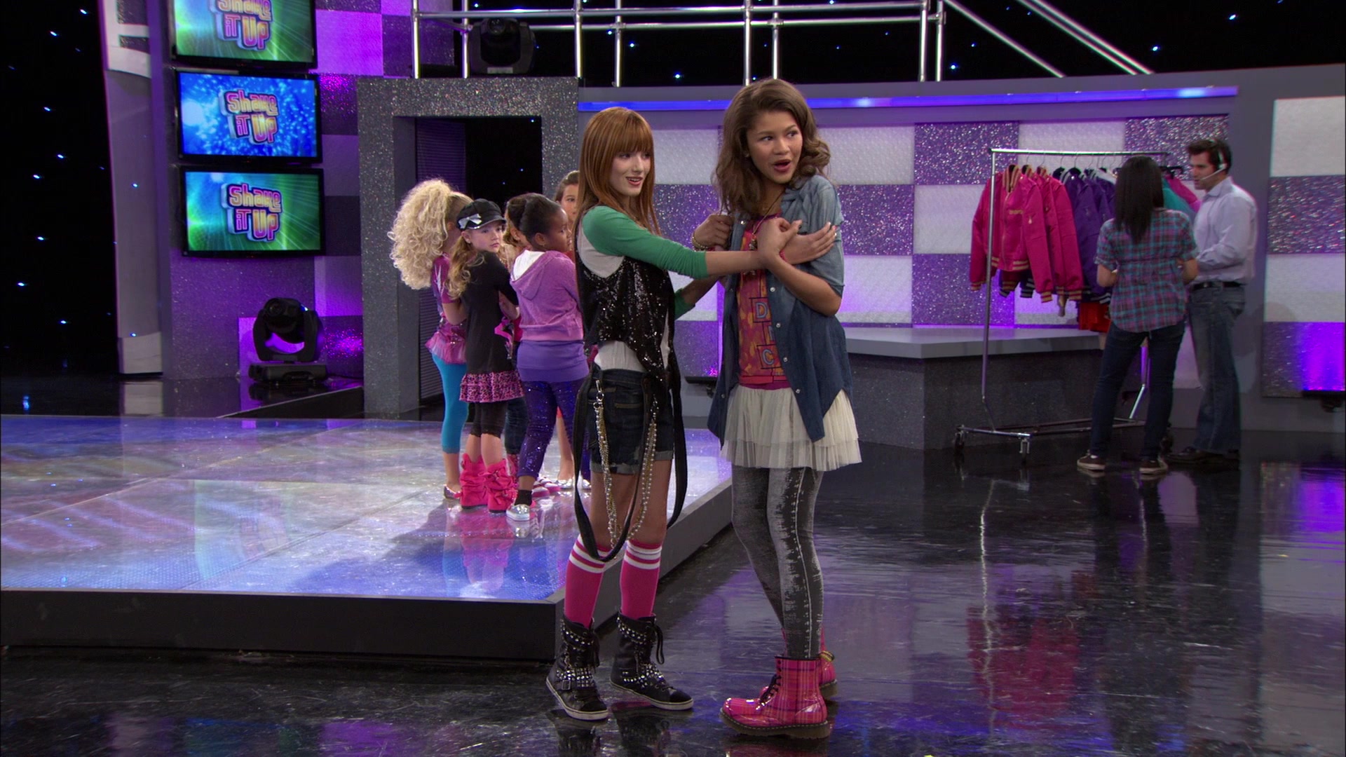 Shake_It_Up_S01E13_1080p_BTD_001945.jpg Shake_It_Up_S01E13_1080p_BTD_001945.jpg