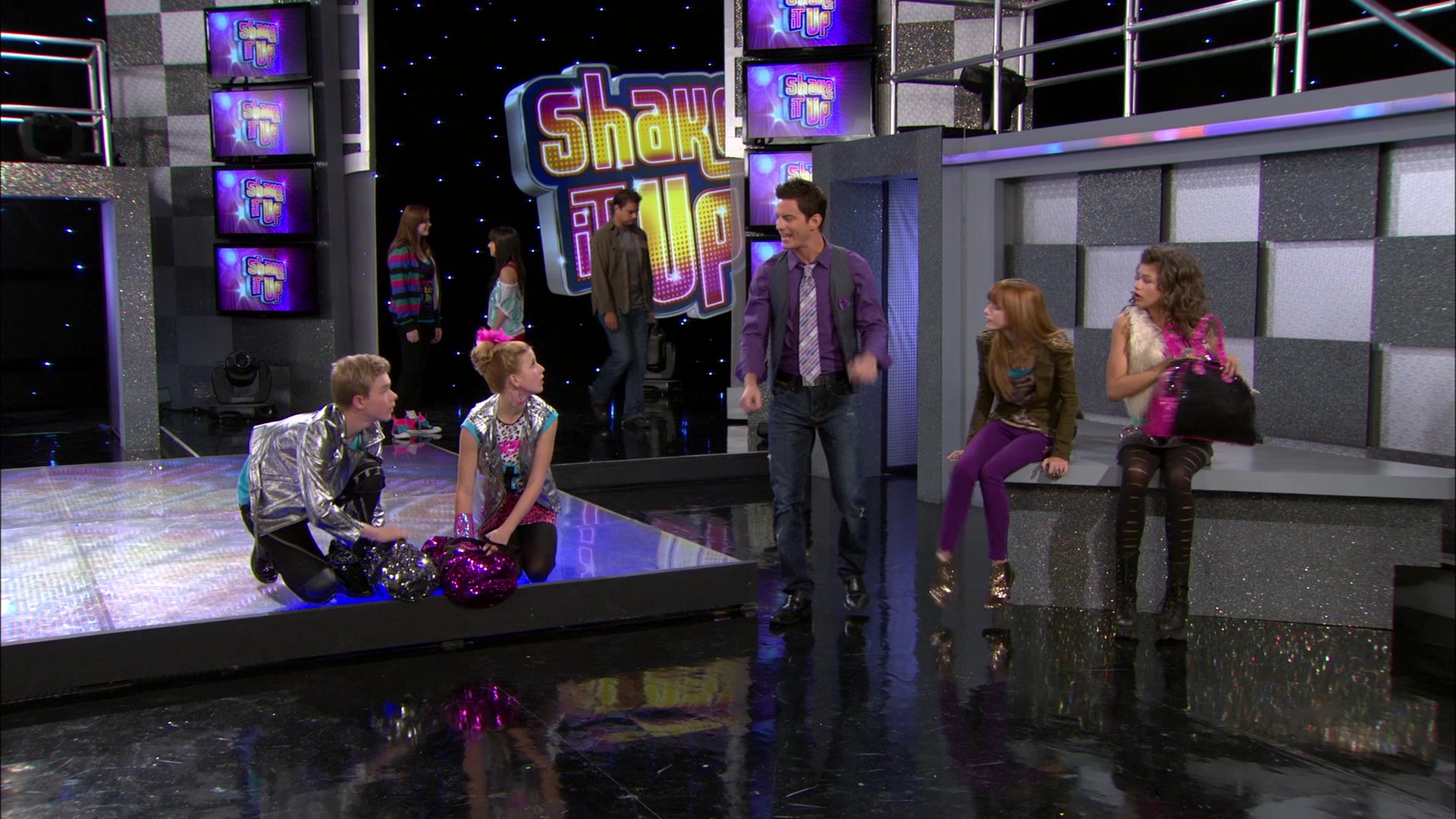 Shake_It_Up_S01E14_1080p_BTD_000462.jpg Shake_It_Up_S01E14_1080p_BTD_000462.jpg