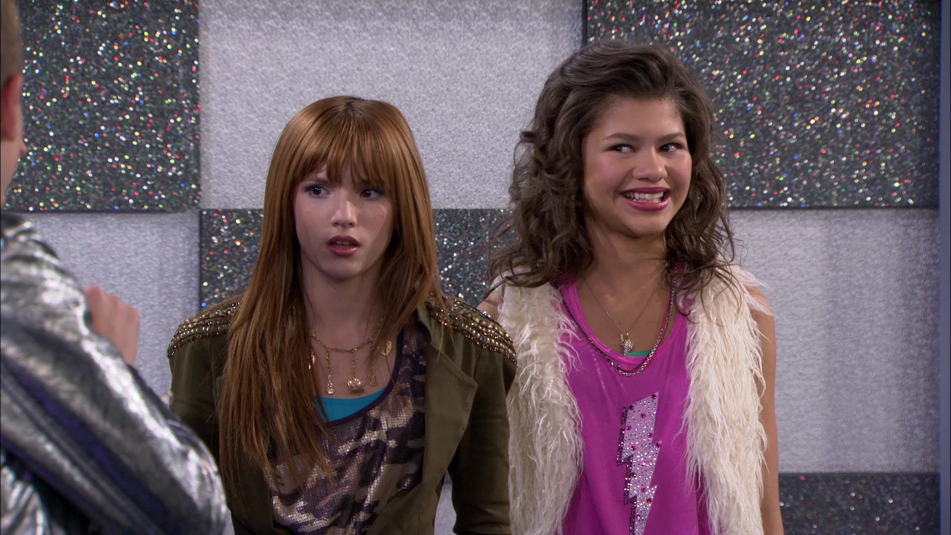 Shake_It_Up_S01E14_1080p_BTD_000491.jpg Shake_It_Up_S01E14_1080p_BTD_000491.jpg
