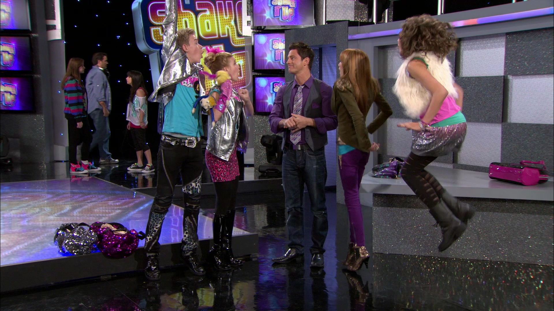 Shake_It_Up_S01E14_1080p_BTD_000512.jpg