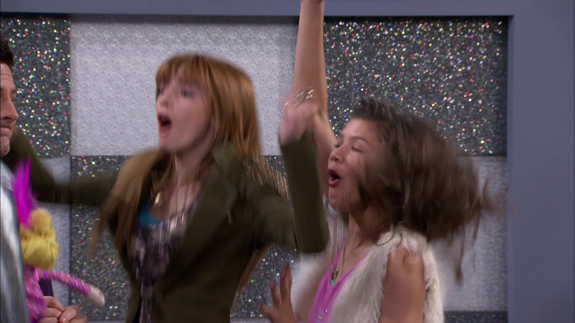 Shake_It_Up_S01E14_1080p_BTD_000526.jpg Shake_It_Up_S01E14_1080p_BTD_000526.jpg