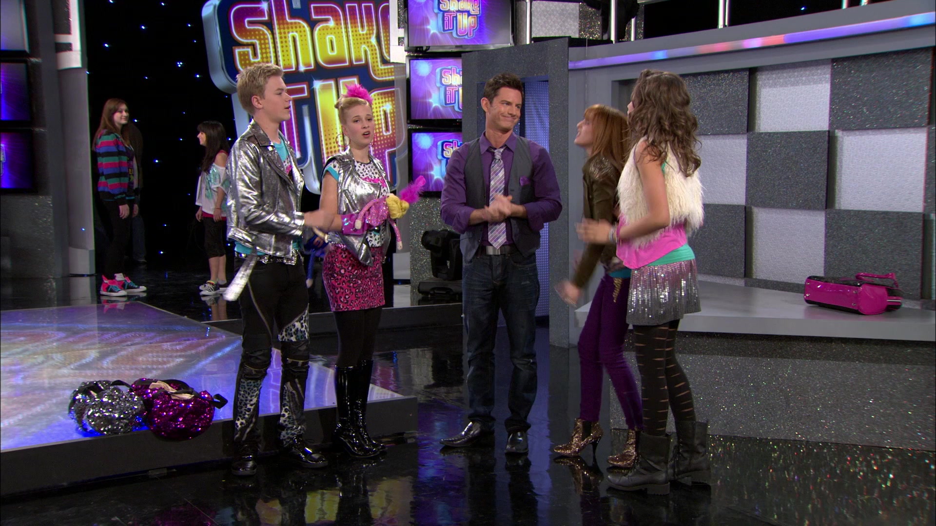 Shake_It_Up_S01E14_1080p_BTD_000531.jpg Shake_It_Up_S01E14_1080p_BTD_000531.jpg