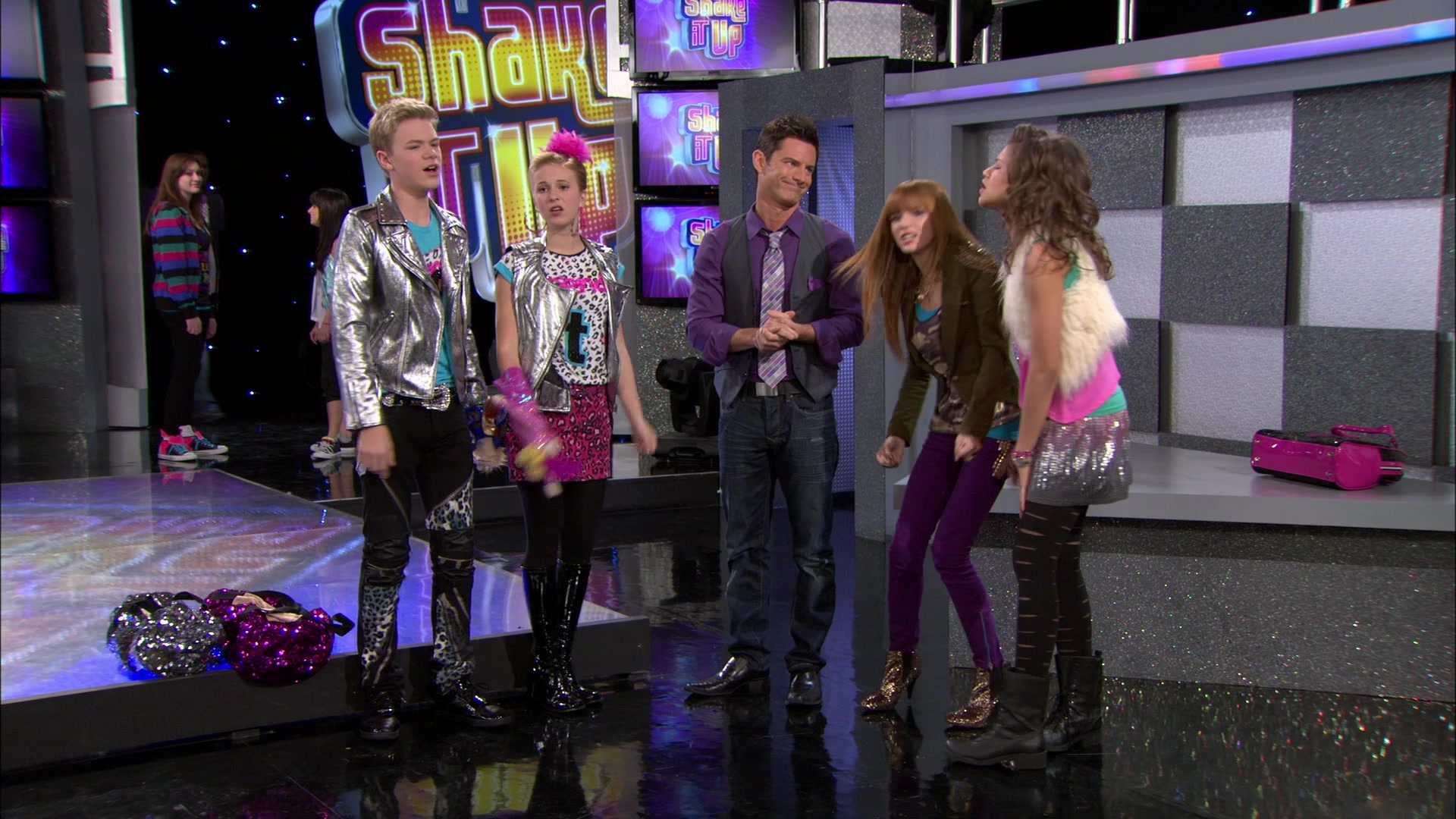 Shake_It_Up_S01E14_1080p_BTD_000532.jpg Shake_It_Up_S01E14_1080p_BTD_000532.jpg