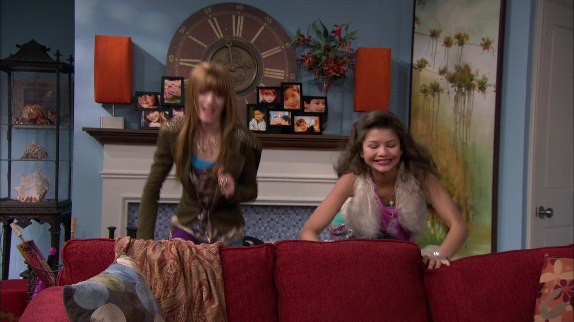 Shake_It_Up_S01E14_1080p_BTD_000700.jpg