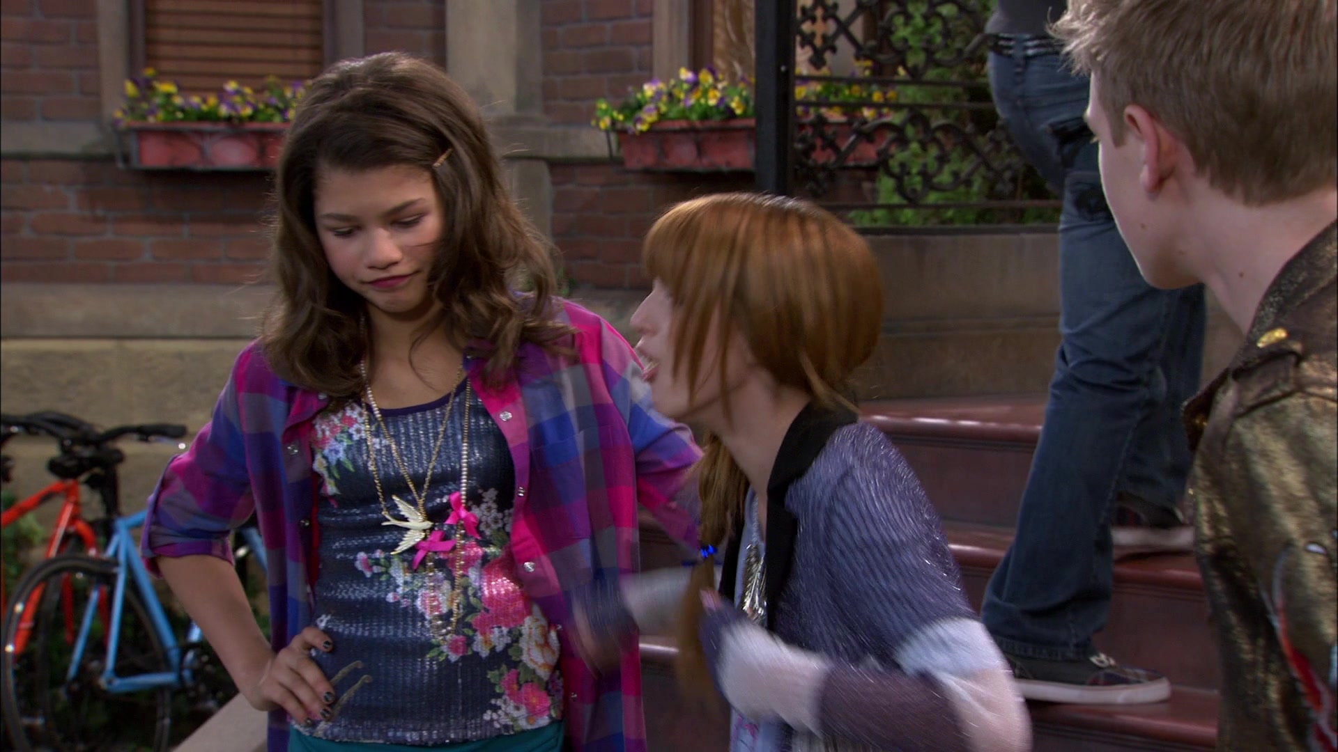 Shake_It_Up_S01E14_1080p_BTD_002049.jpg