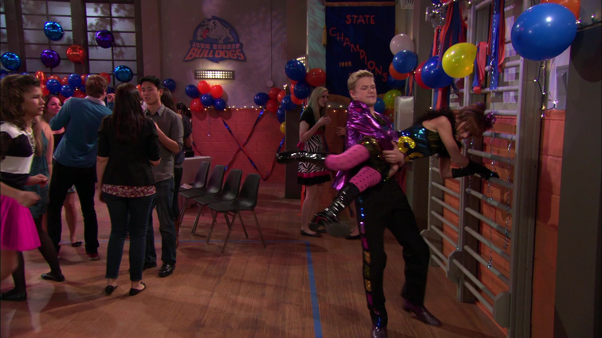 Shake_It_Up_S01E14_1080p_BTD_002304.jpg