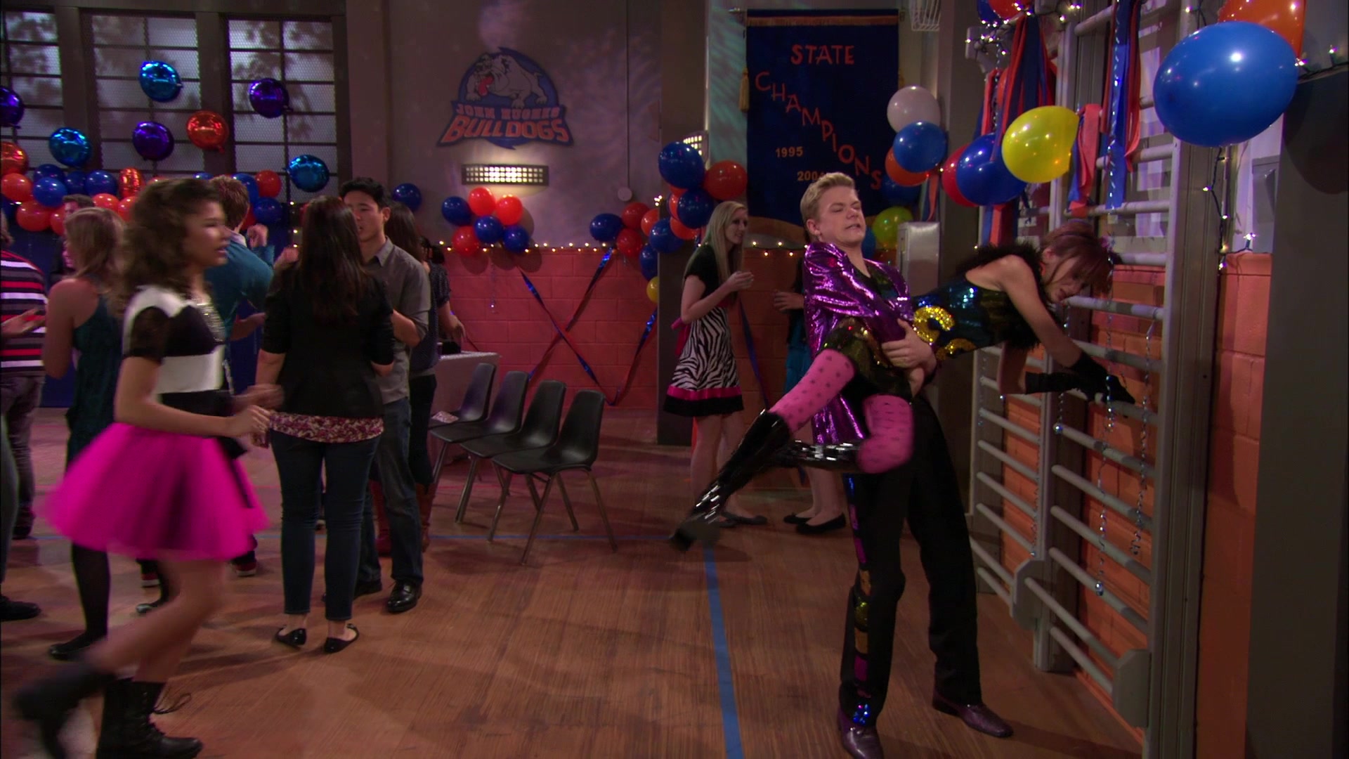 Shake_It_Up_S01E14_1080p_BTD_002305.jpg