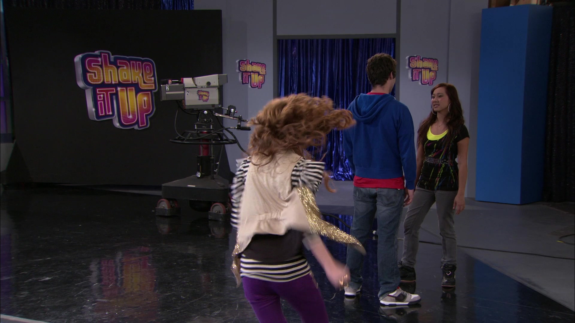Shake_It_Up_S01E15_1080p_BTD_000235.jpg Shake_It_Up_S01E15_1080p_BTD_000235.jpg