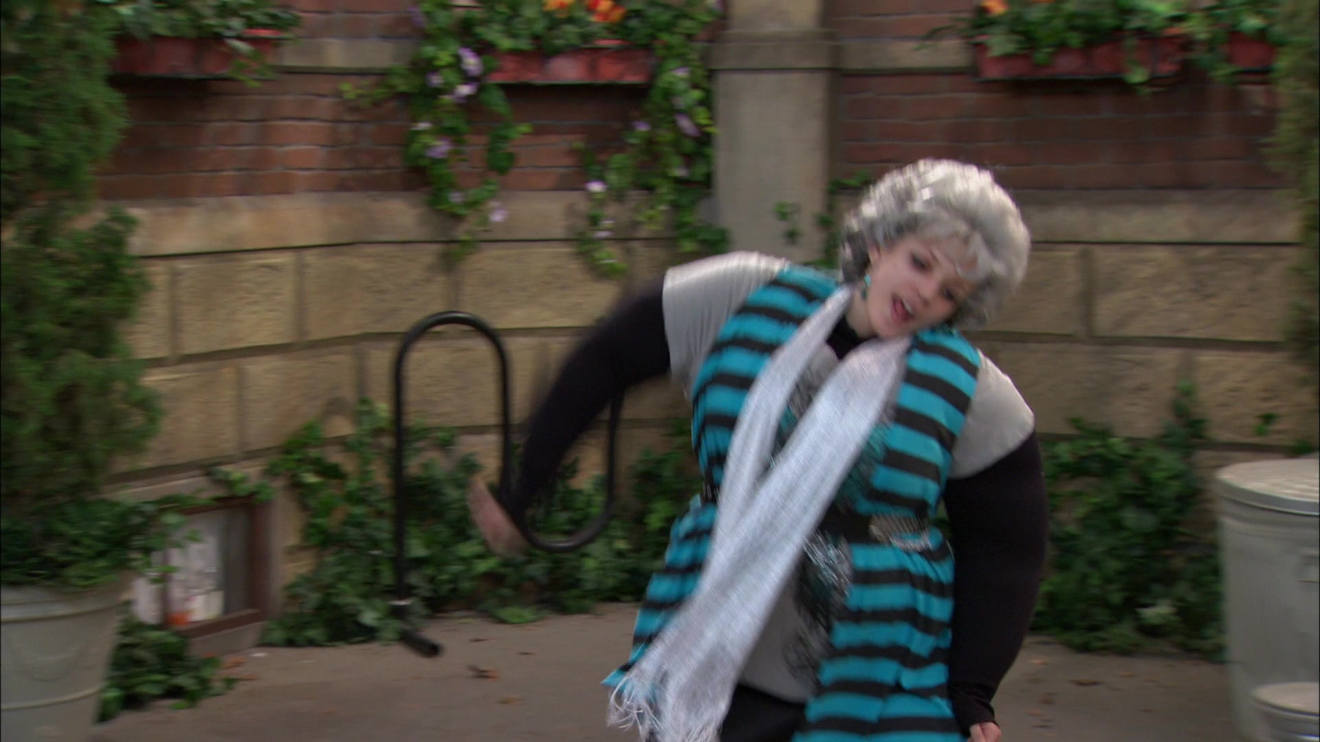 Shake_It_Up_S01E15_1080p_BTD_001758.jpg Shake_It_Up_S01E15_1080p_BTD_001758.jpg
