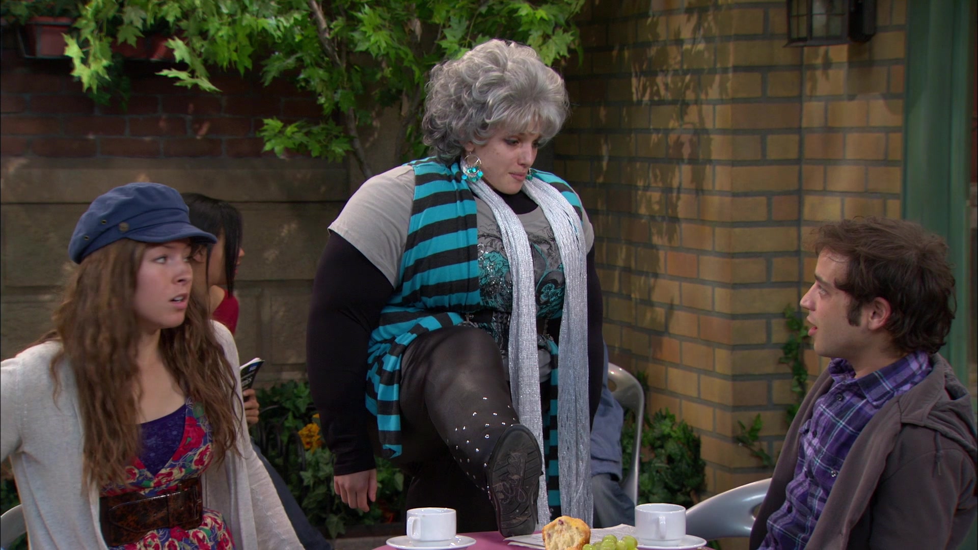 Shake_It_Up_S01E15_1080p_BTD_001801.jpg Shake_It_Up_S01E15_1080p_BTD_001801.jpg