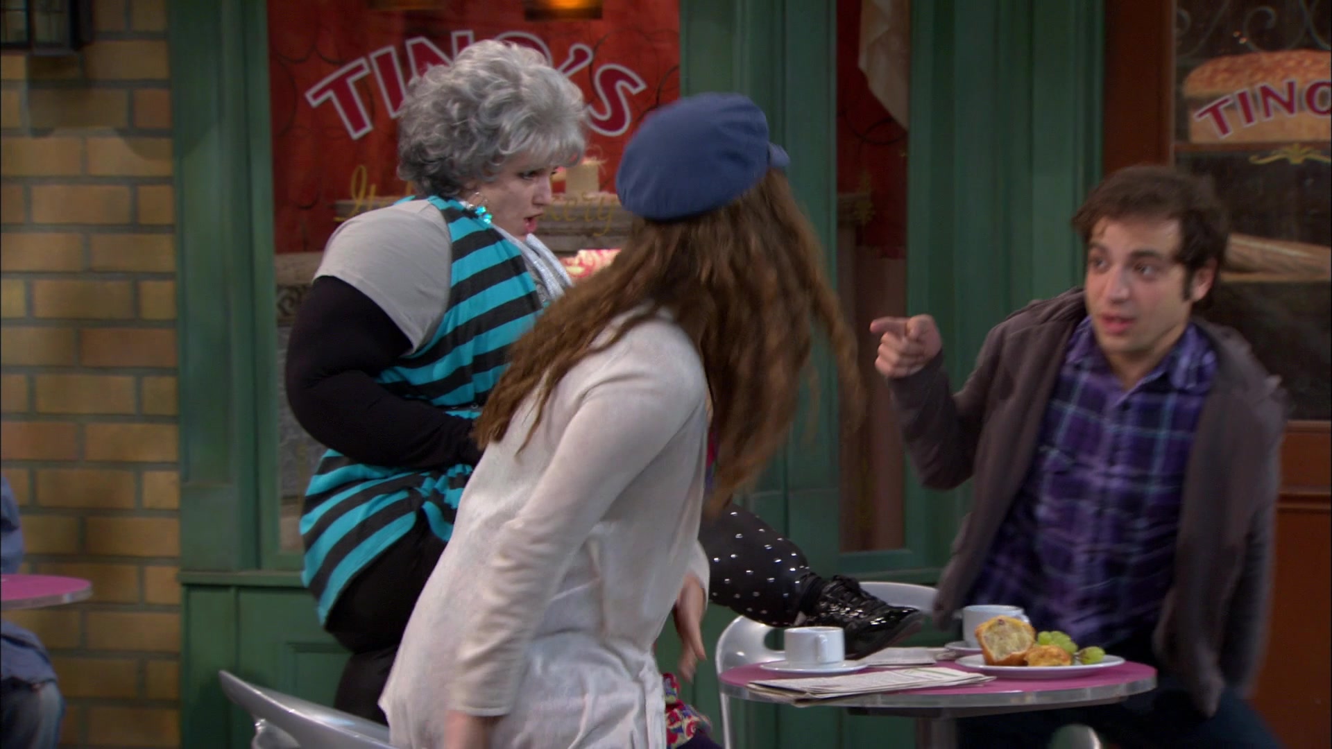 Shake_It_Up_S01E15_1080p_BTD_001808.jpg