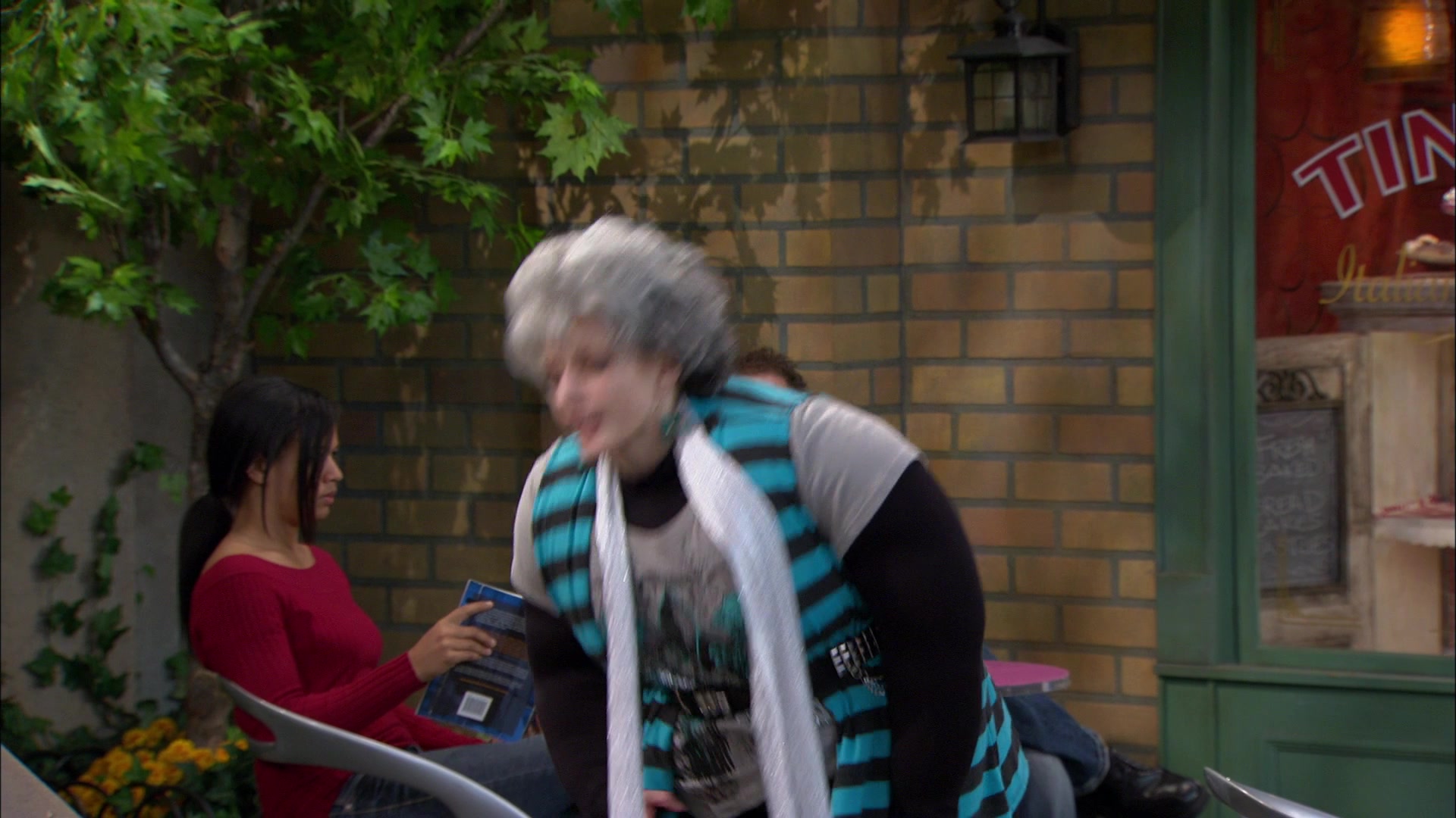 Shake_It_Up_S01E15_1080p_BTD_001829.jpg Shake_It_Up_S01E15_1080p_BTD_001829.jpg