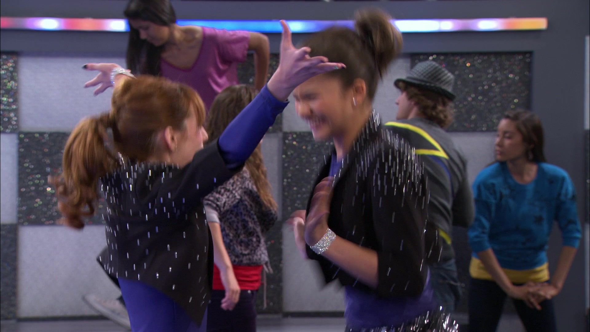 Shake_It_Up_S01E15_1080p_BTD_002783.jpg Shake_It_Up_S01E15_1080p_BTD_002783.jpg