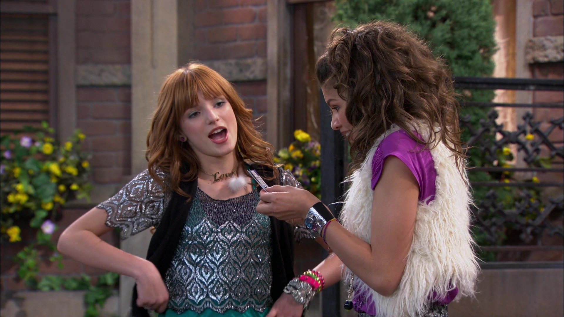 Shake_It_Up_S01E17_1080p_BTD_000824.jpg Shake_It_Up_S01E17_1080p_BTD_000824.jpg