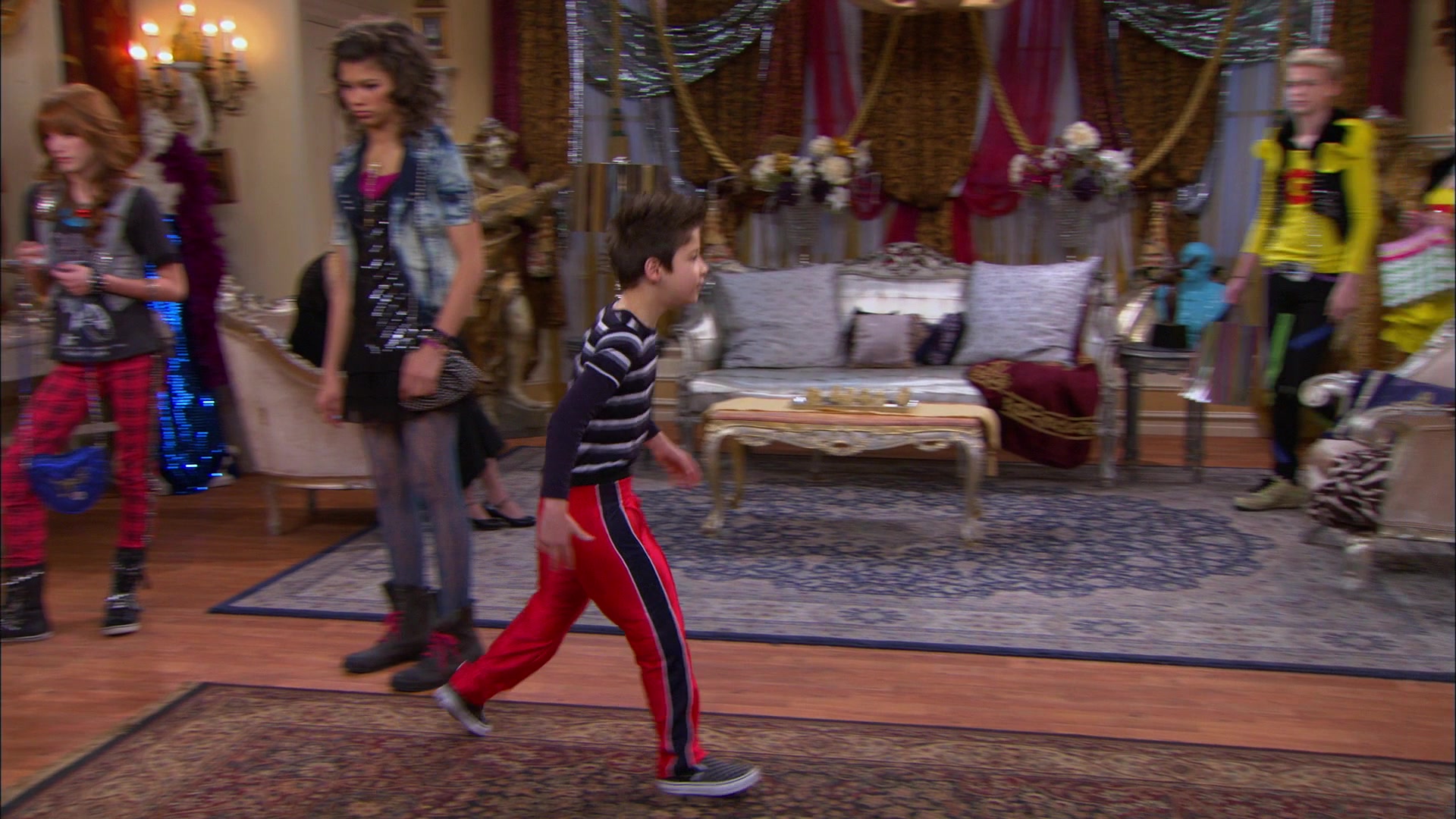 Shake_It_Up_S01E17_1080p_BTD_002770.jpg Shake_It_Up_S01E17_1080p_BTD_002770.jpg