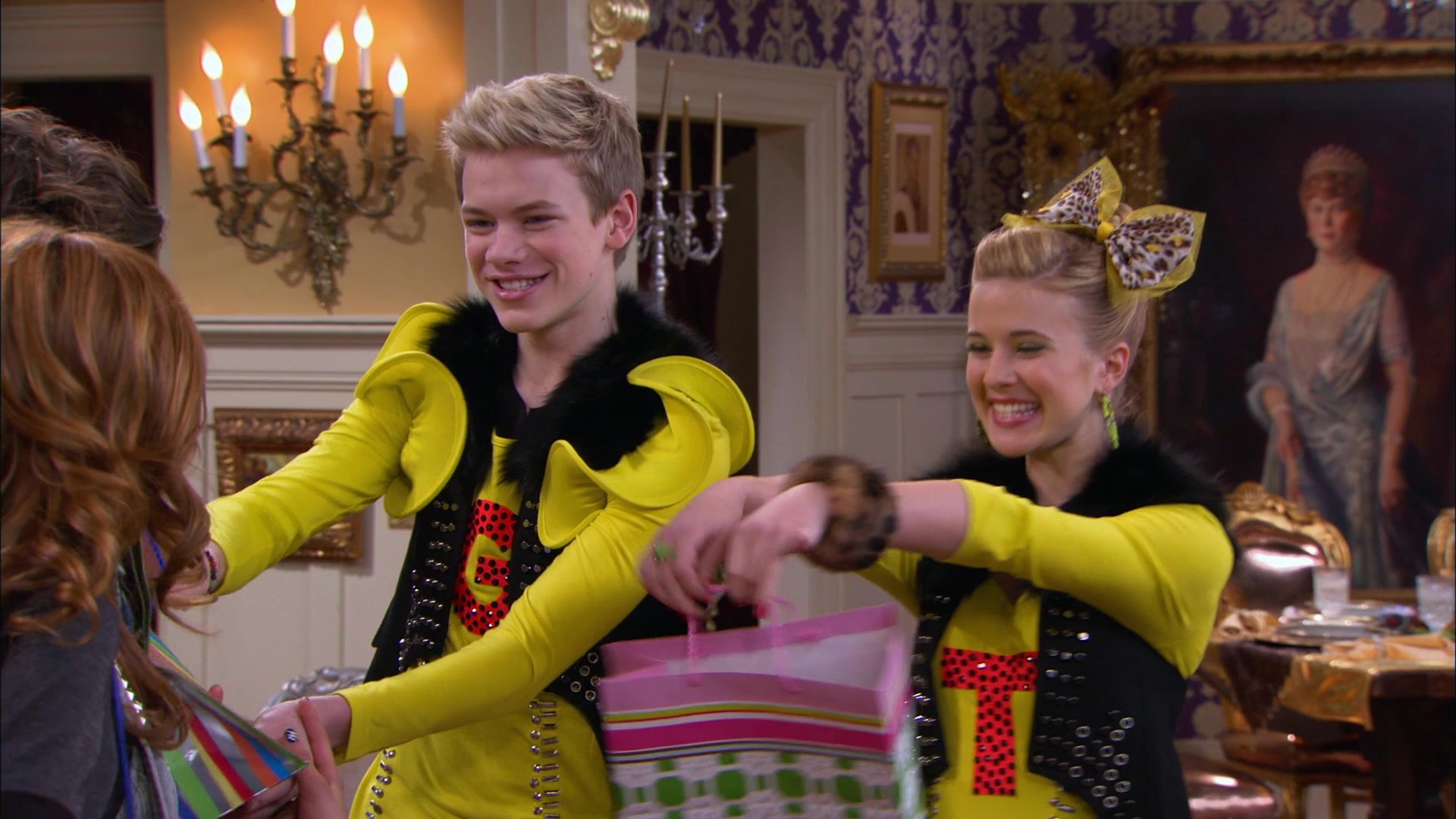 Shake_It_Up_S01E17_1080p_BTD_002877.jpg