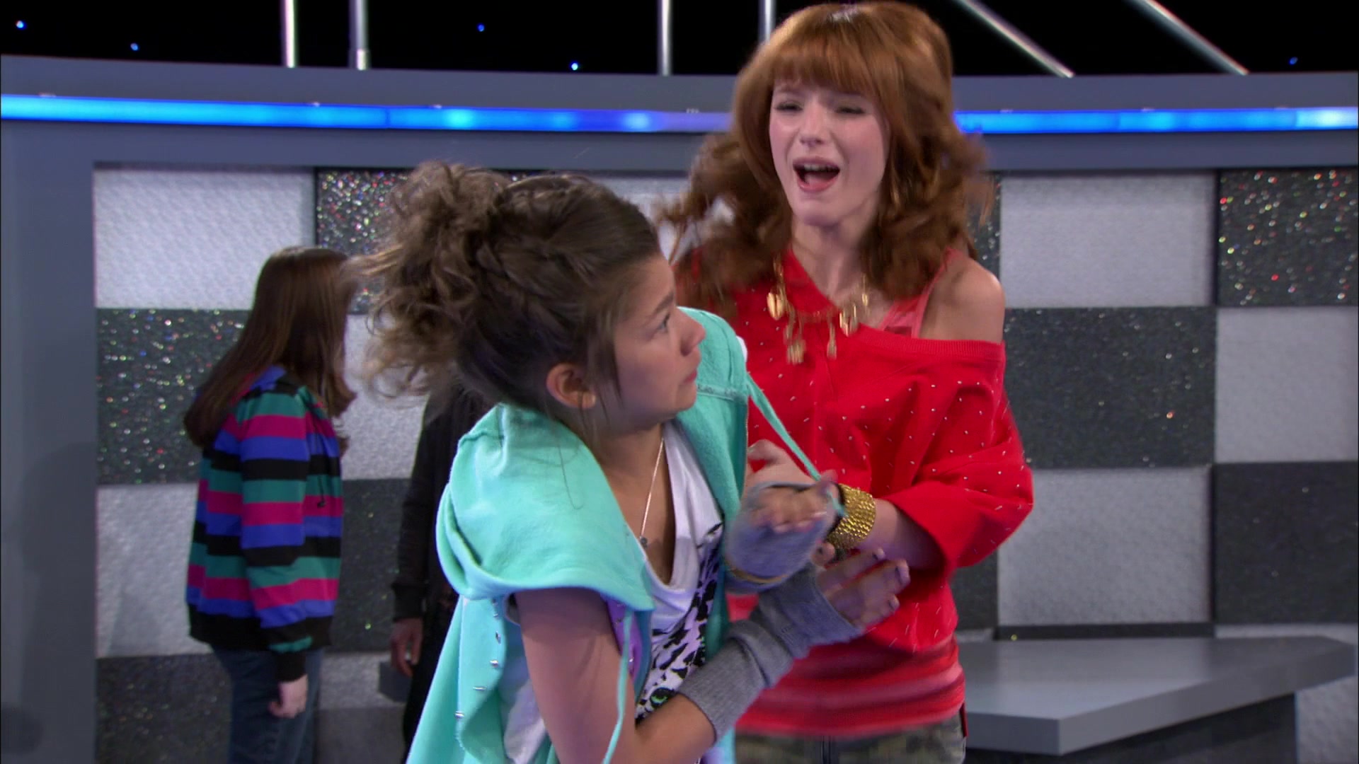 Shake_It_Up_S01E18_1080p_BTD_000381.jpg