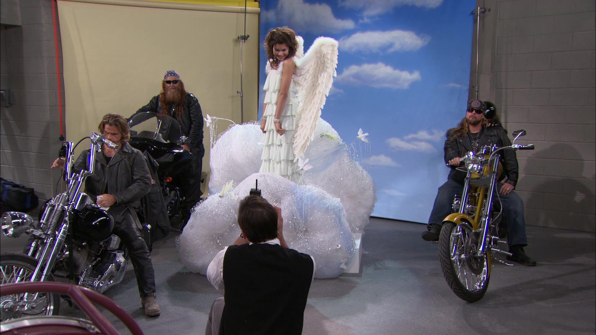 Shake_It_Up_S01E18_1080p_BTD_001480.jpg Shake_It_Up_S01E18_1080p_BTD_001480.jpg
