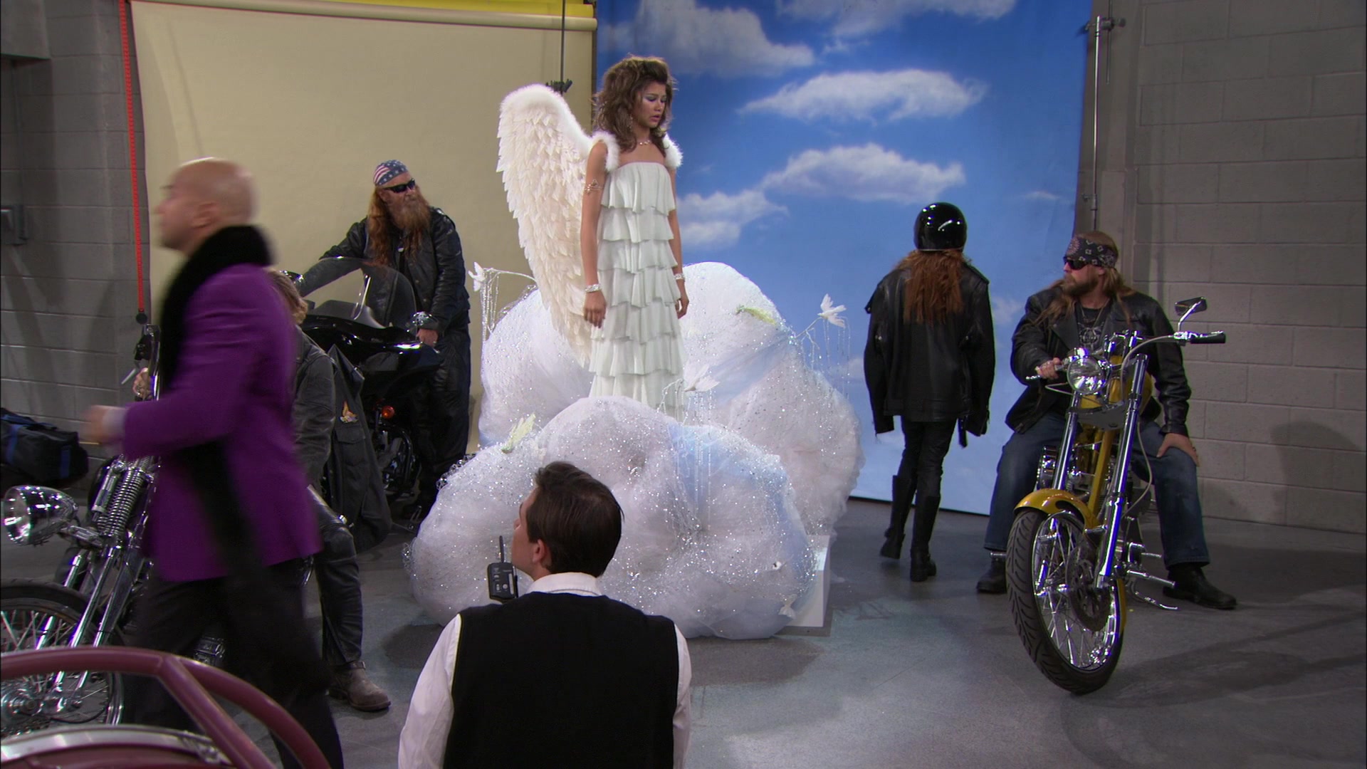 Shake_It_Up_S01E18_1080p_BTD_001528.jpg