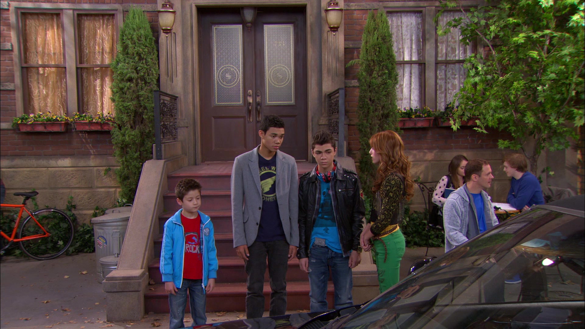 Shake_It_Up_S01E18_1080p_BTD_002550.jpg