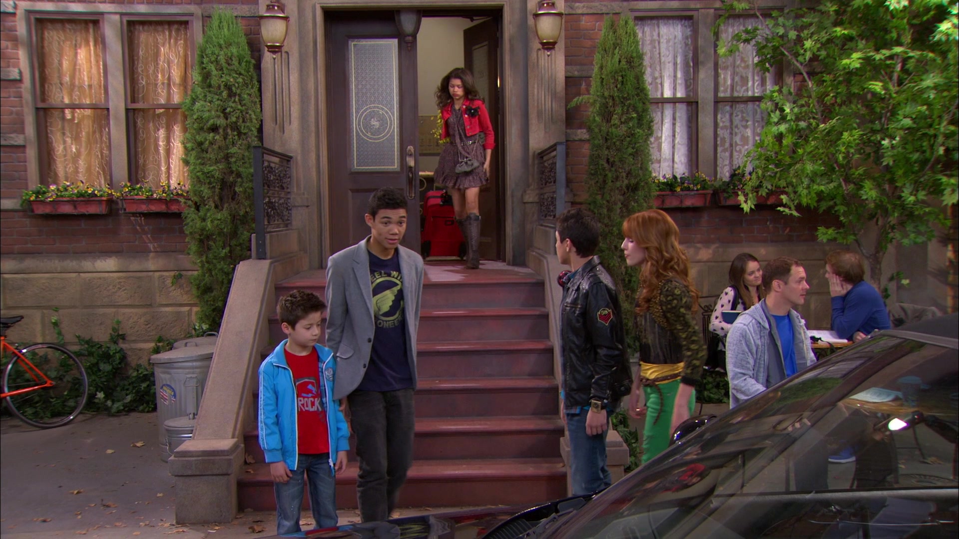 Shake_It_Up_S01E18_1080p_BTD_002555.jpg