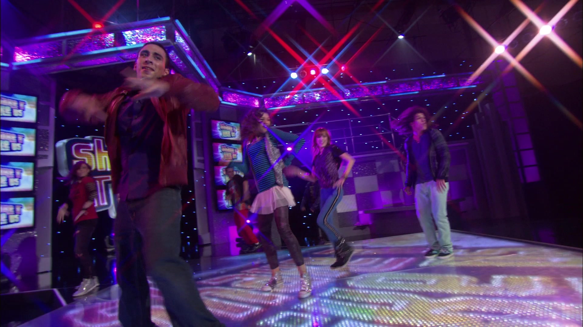 Shake_It_Up_S01E19_1080p_000065.jpg
